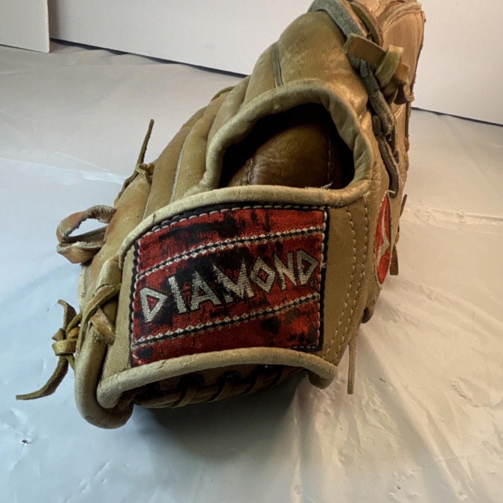 Diamond Supply Co. Vintage Diamond DF2060 Glove RHT 10 3/4" Heel-M Finger Size ONE SIZE - 2 Thumbnail