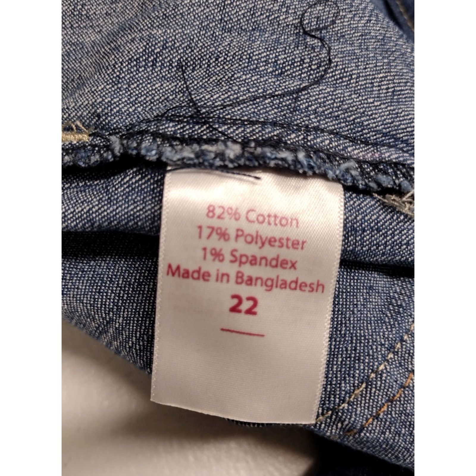 Vintage F&F Jeans Women Blue Dark Wash High Rise Capri Jeans 22 Plus Denim Capris Women High Rise Capri Jeans Blue Dark Wash Size 40" / US 18 - 6 Thumbnail
