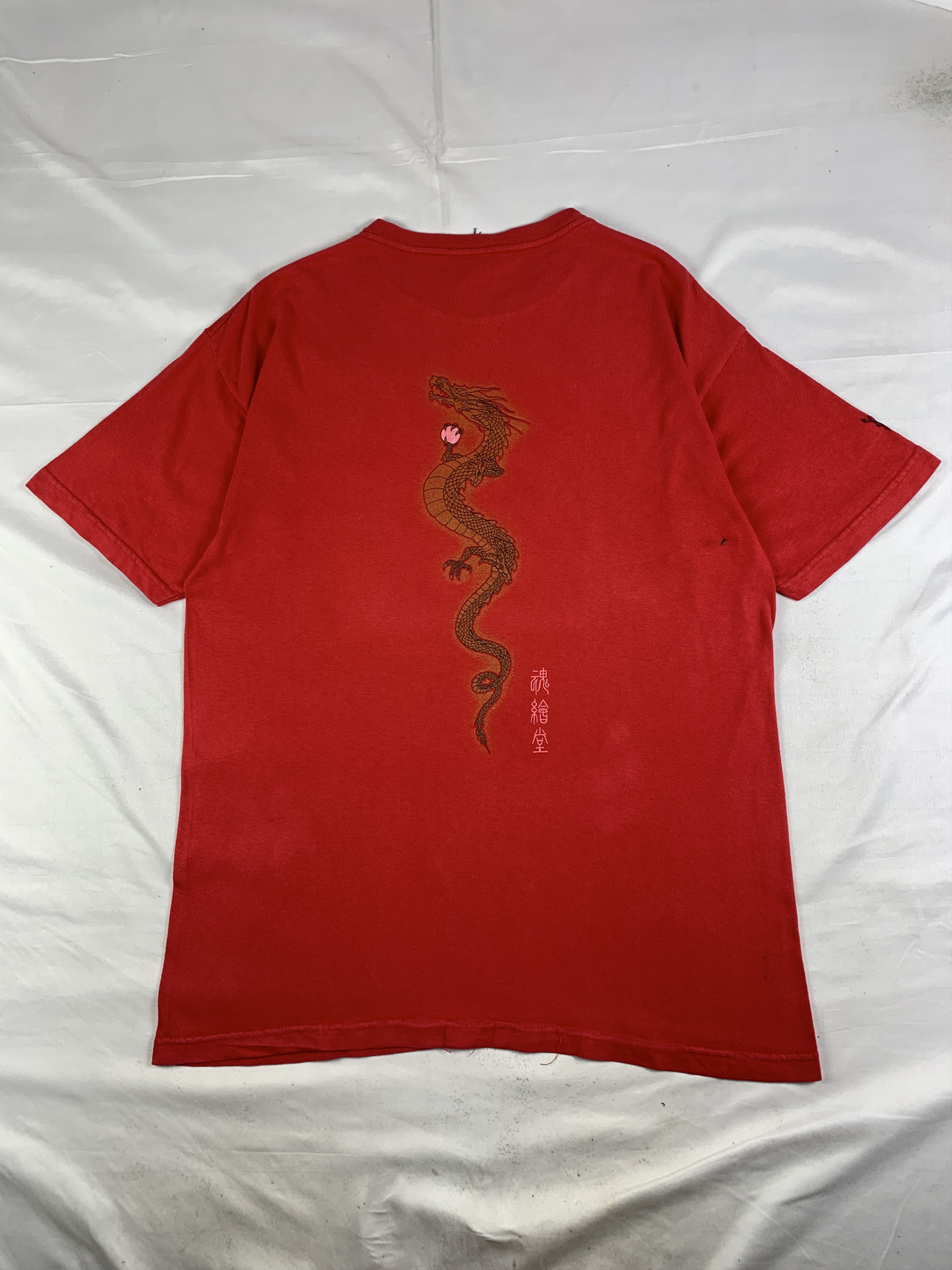 Japanese Brand 2000s Shu Nakajima Red Dragon Printed Art Tee (L) Size US L / EU 52-54 / 3 - 1 Thumbnail