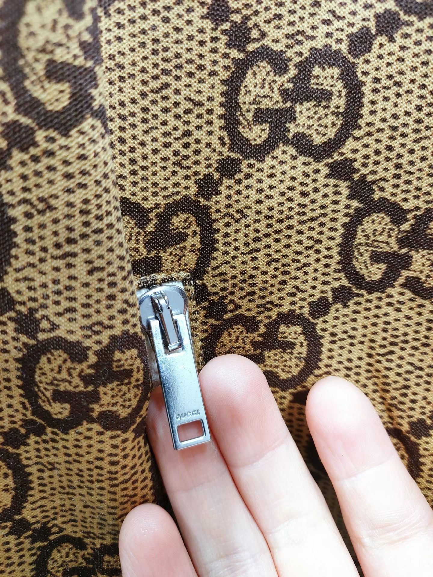 Gucci Gucci Men's Top K29 Size US S / EU 44-46 / 1 - 6 Thumbnail