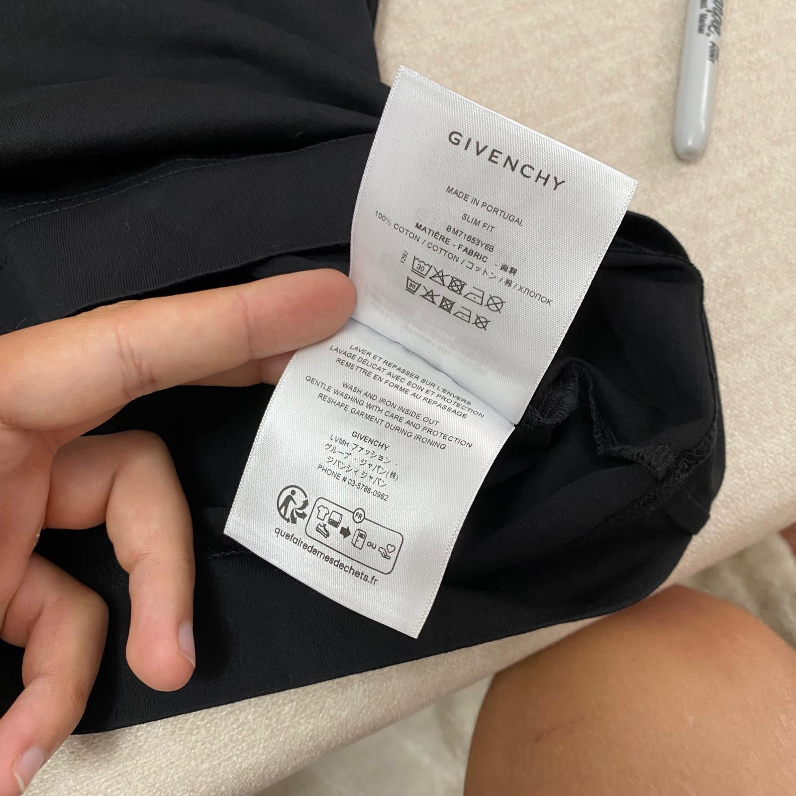 Givenchy Black Reverse Logo T-shirt Size US XL / EU 56 / 4 - 7 Thumbnail