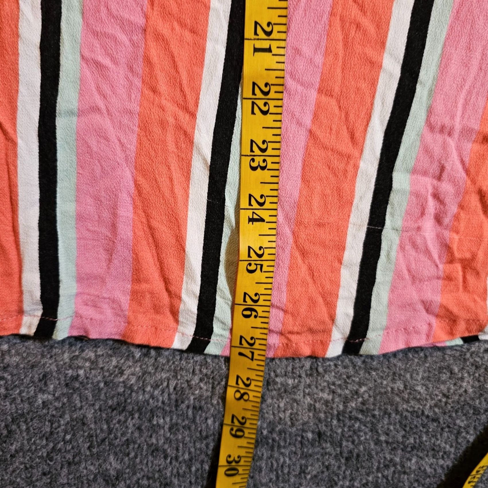 Vintage Ulla Popken Top Women 18 Orange Striped Crepe Texture Short Sleeve Blouse Shirt V-Neck Casual Knit Polyester Plus Size Ladies Womens Size XXL / US 16-18 / IT 52-54 - 6 Thumbnail