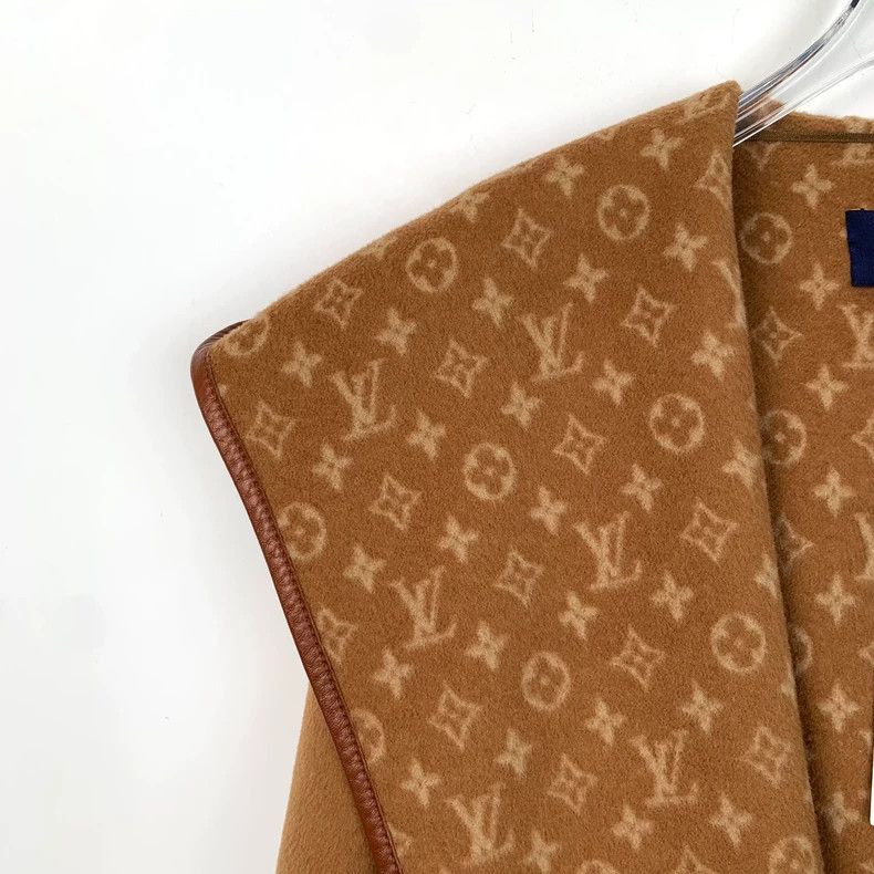 Louis Vuitton Louis Vuitton Brown interior logo, full print, hooded belt Size XXS / US 00 / IT 34 - 3 Thumbnail