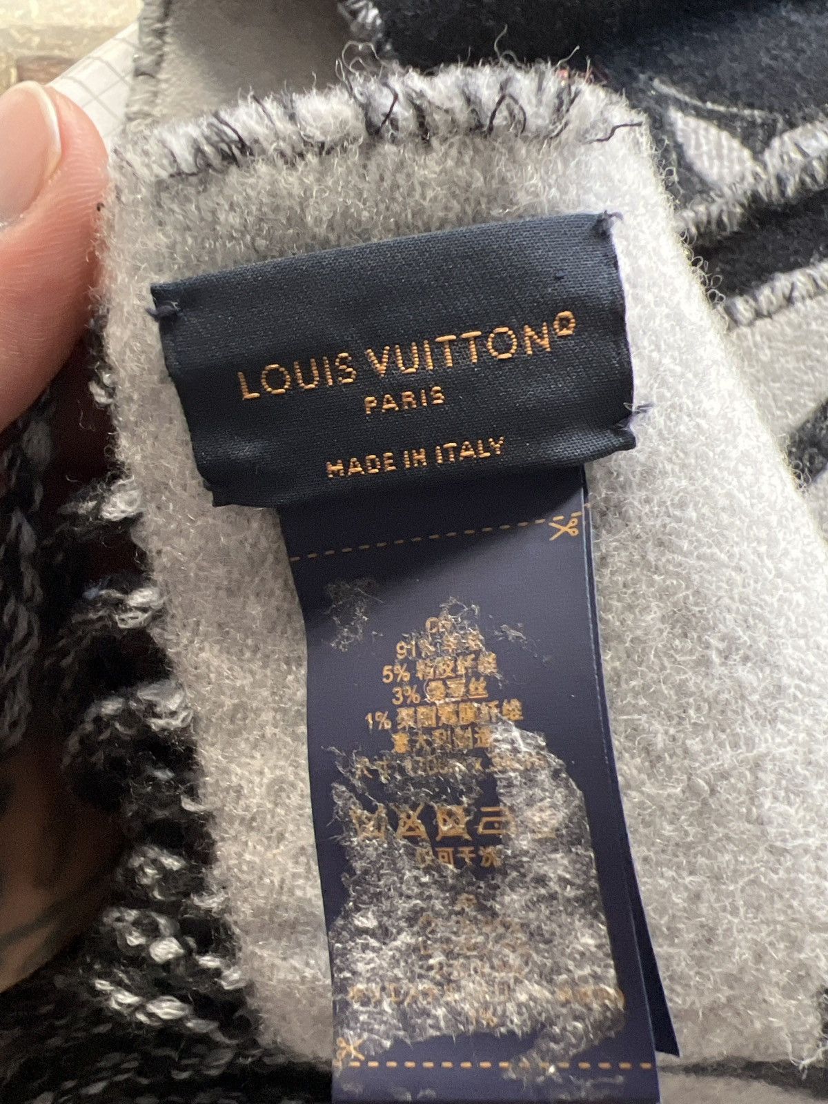 Louis Vuitton Louis Vuitton Scarf Size ONE SIZE - 10 Thumbnail