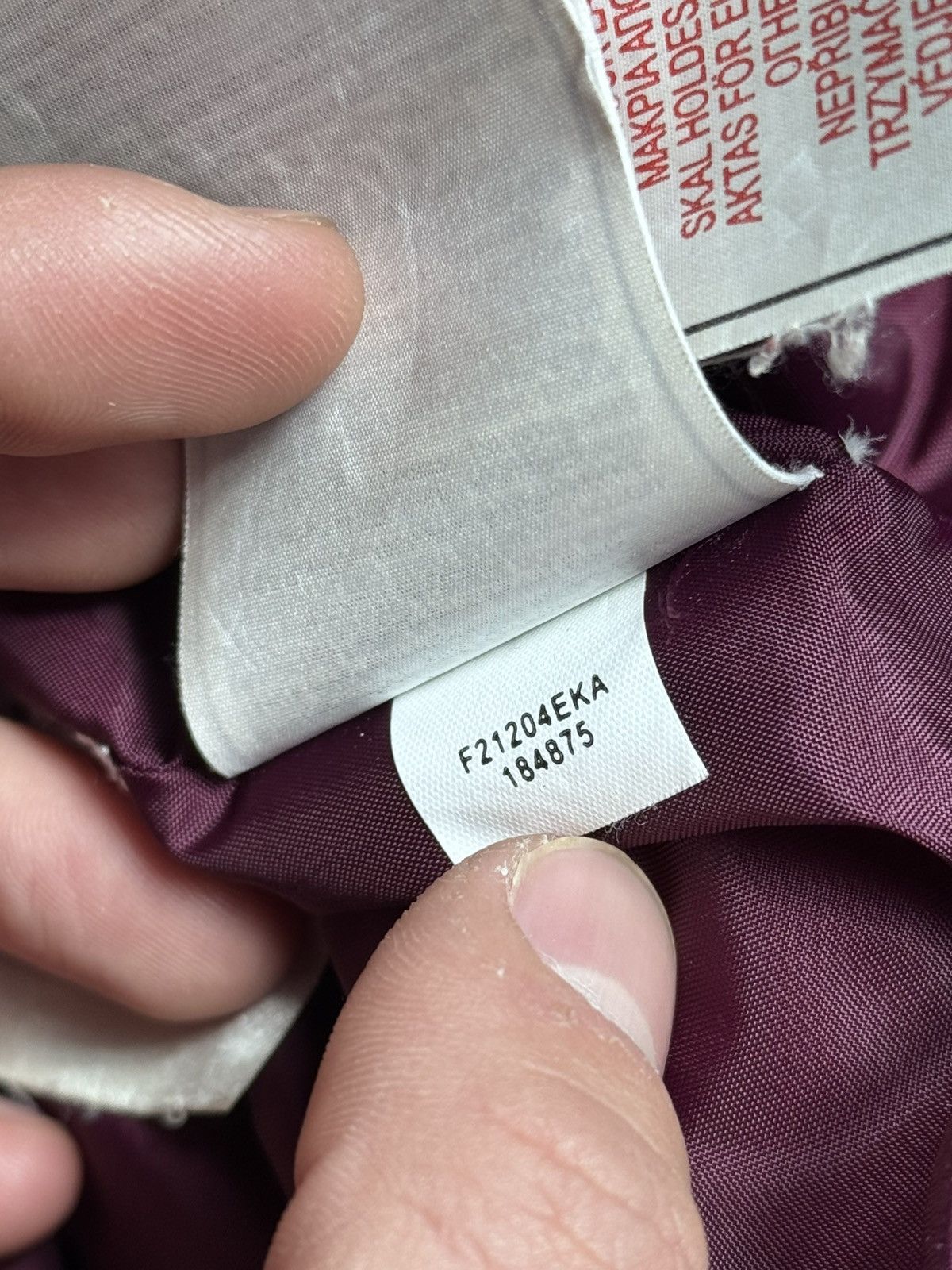 Nike Vintage Nike Burgundy Down Puffer Vest size L men’s Size US L / EU 52-54 / 3 - 13 Thumbnail