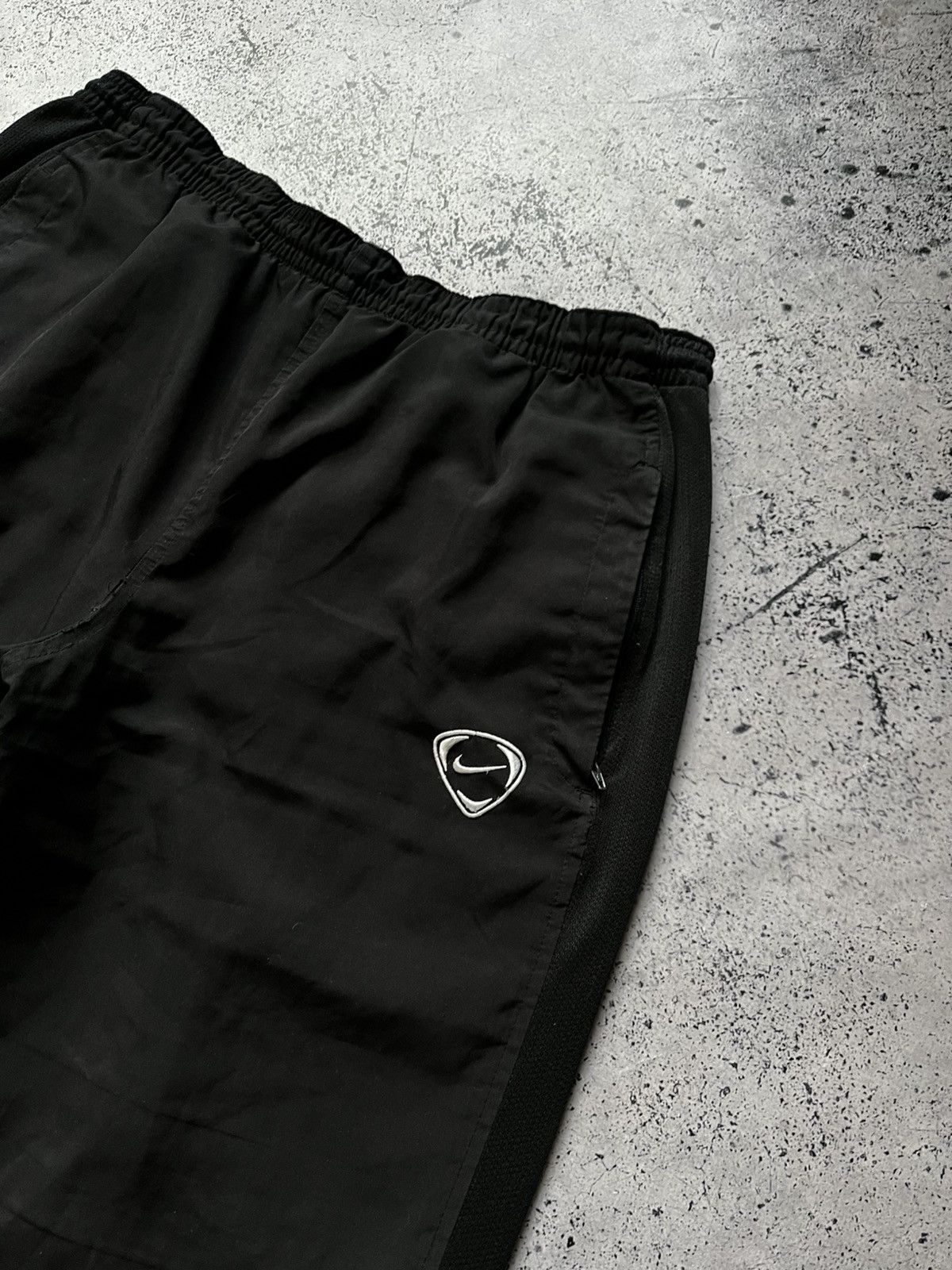 Nike Vintage Nike Nylon Track Pants Drill Y2K USA ACG TN Size US 32 / EU 48 - 2 Thumbnail