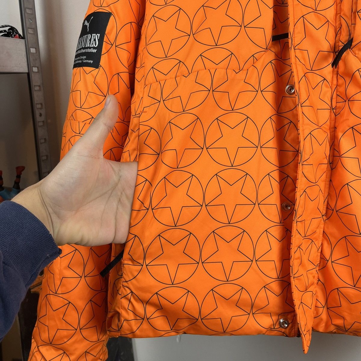 Pleasures Puma x Pleasuers Hood Jacket Primaloft Orange Star Y2K Down Size US L / EU 52-54 / 3 - 11 Thumbnail