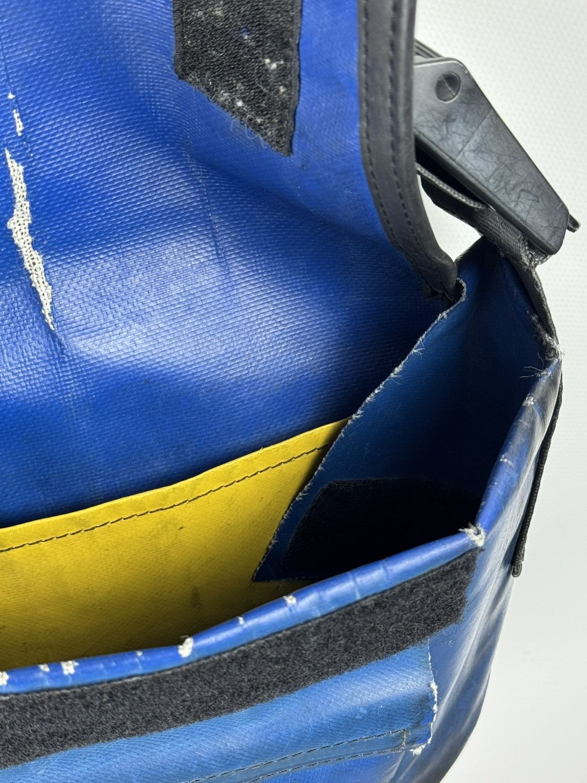 Freitag FREITAG F11 Lassie Messenger Bag Blue Yellow Recycled Truck Size ONE SIZE - 8 Thumbnail