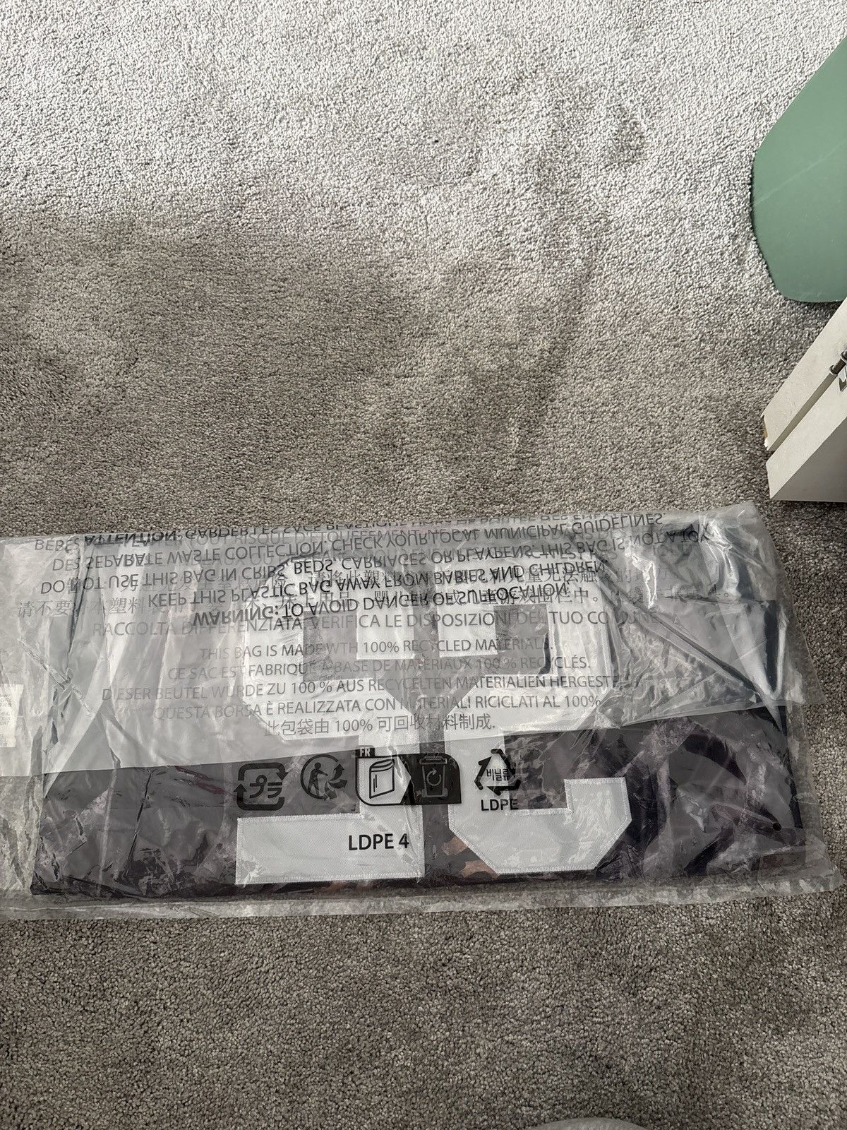 Supreme Supreme black breast cancer awareness football jersey Size US L / EU 52-54 / 3 - 4 Thumbnail