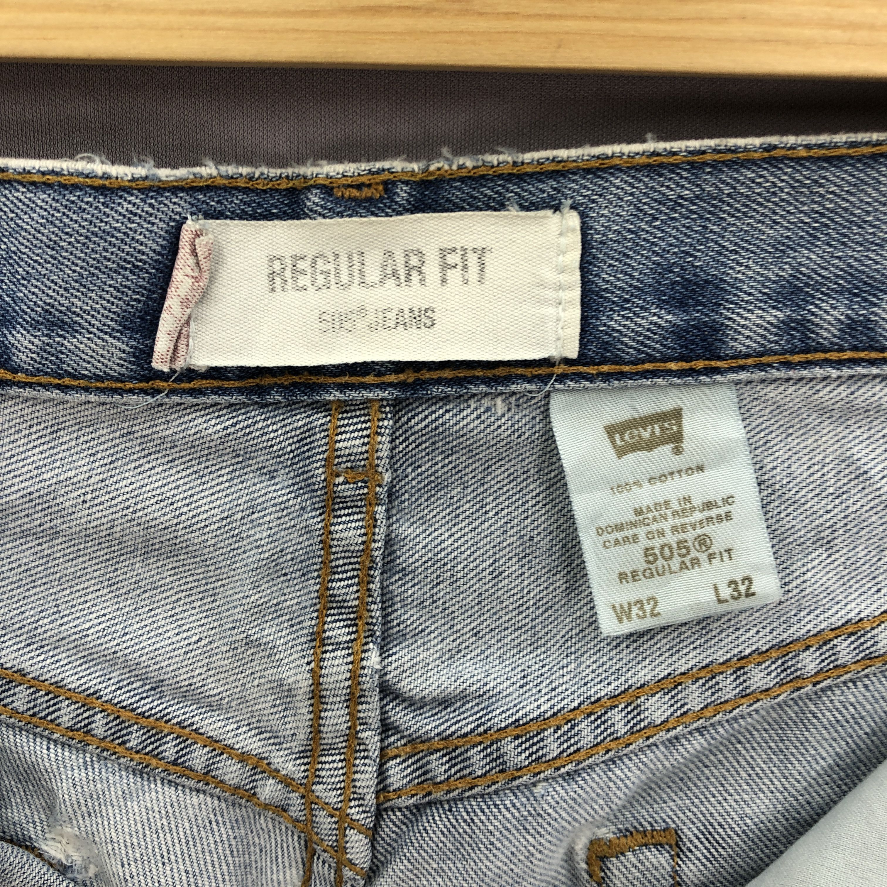 Levi's Vintage Levis Light Wash Jeans Levi's 505 Sun Faded Denim Size US 30 / EU 46 - 6 Thumbnail