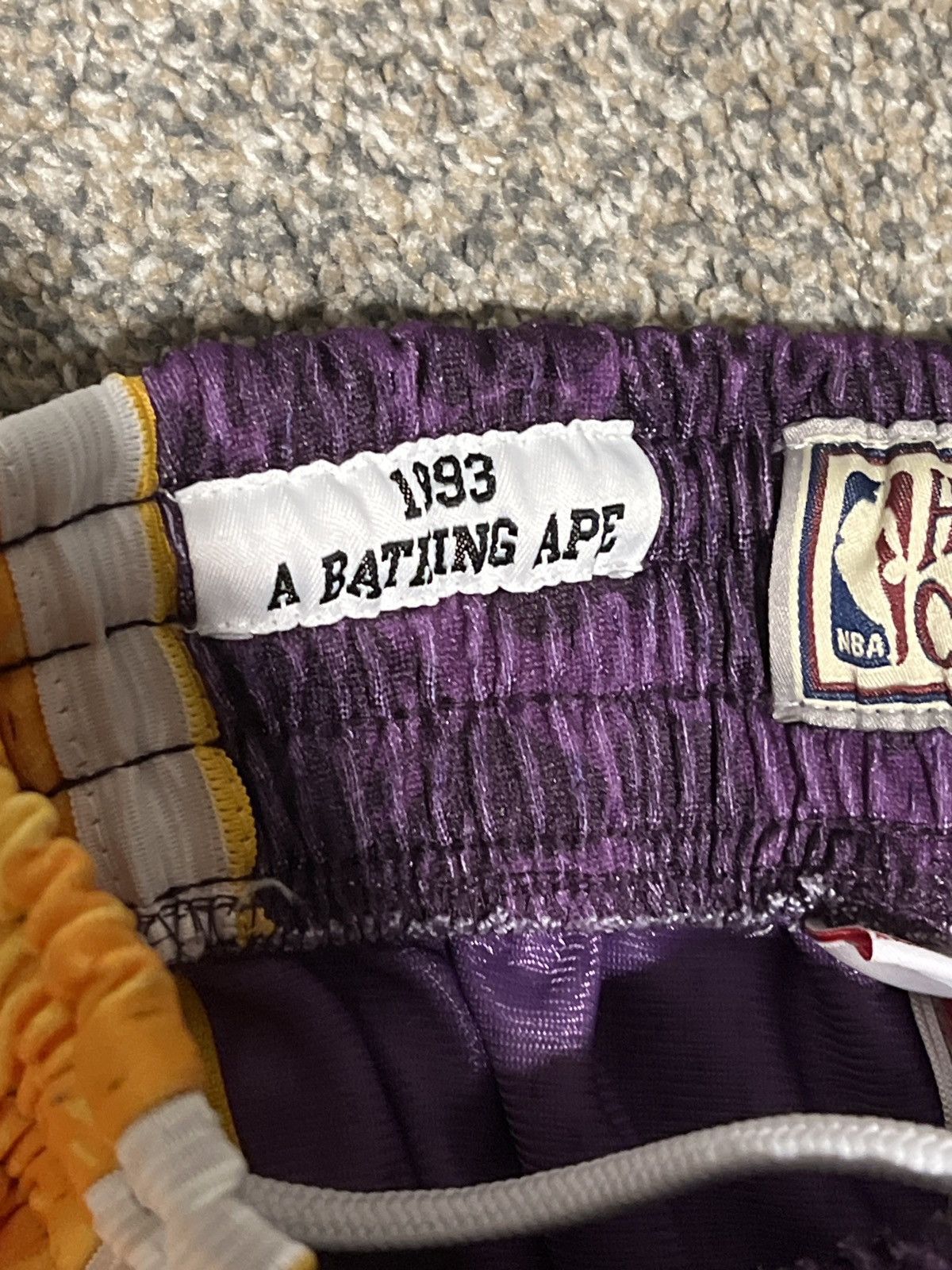 Bape × Mitchell & Ness Bape x Mitchell & Ness Los Angeles Lakers Shorts Size US 29 - 4 Thumbnail