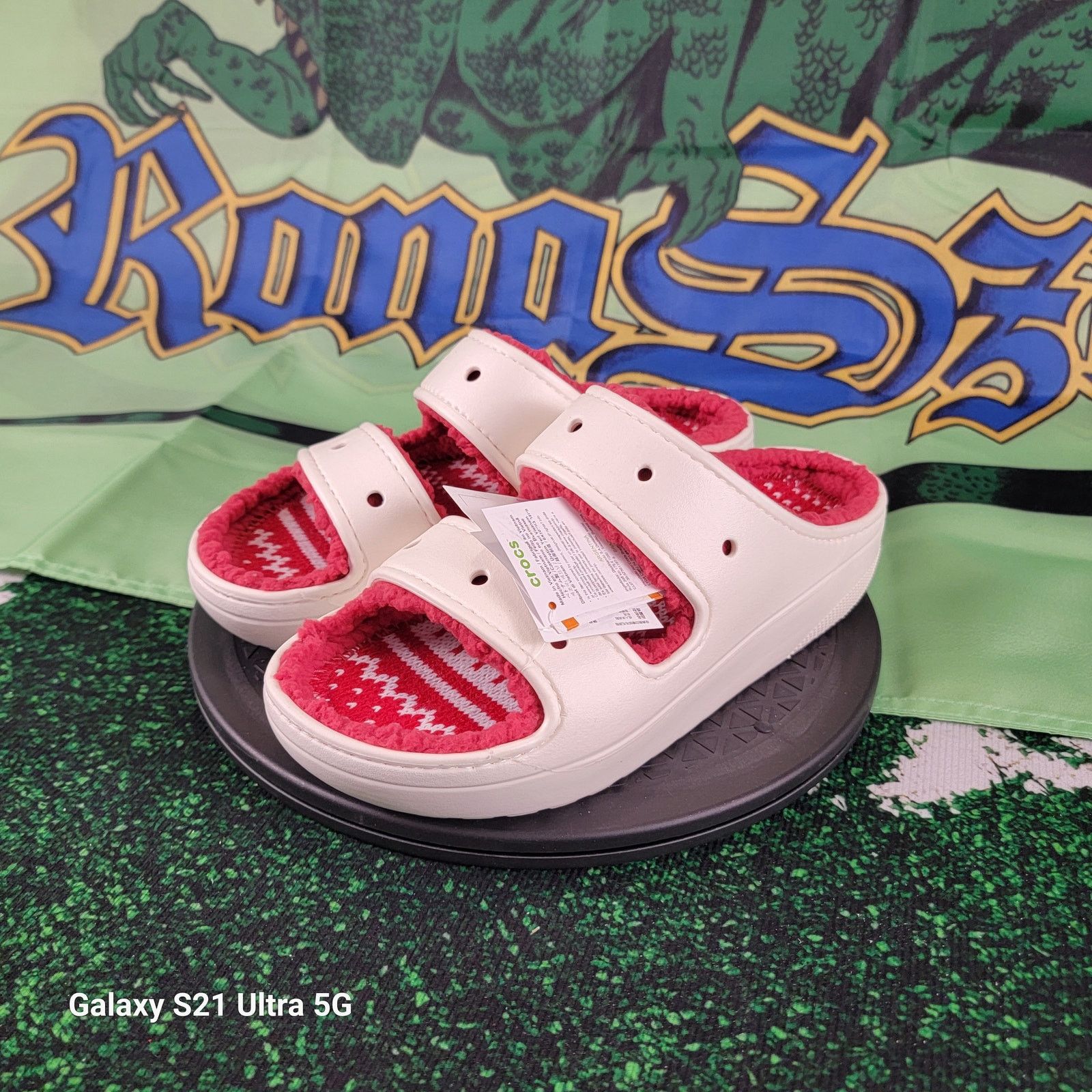 Crocs Crocs Unisex Classic Cozzzy Holiday Fuzzy Sandal Sz 7M/9W Size US 7 / EU 40 - 1 Thumbnail