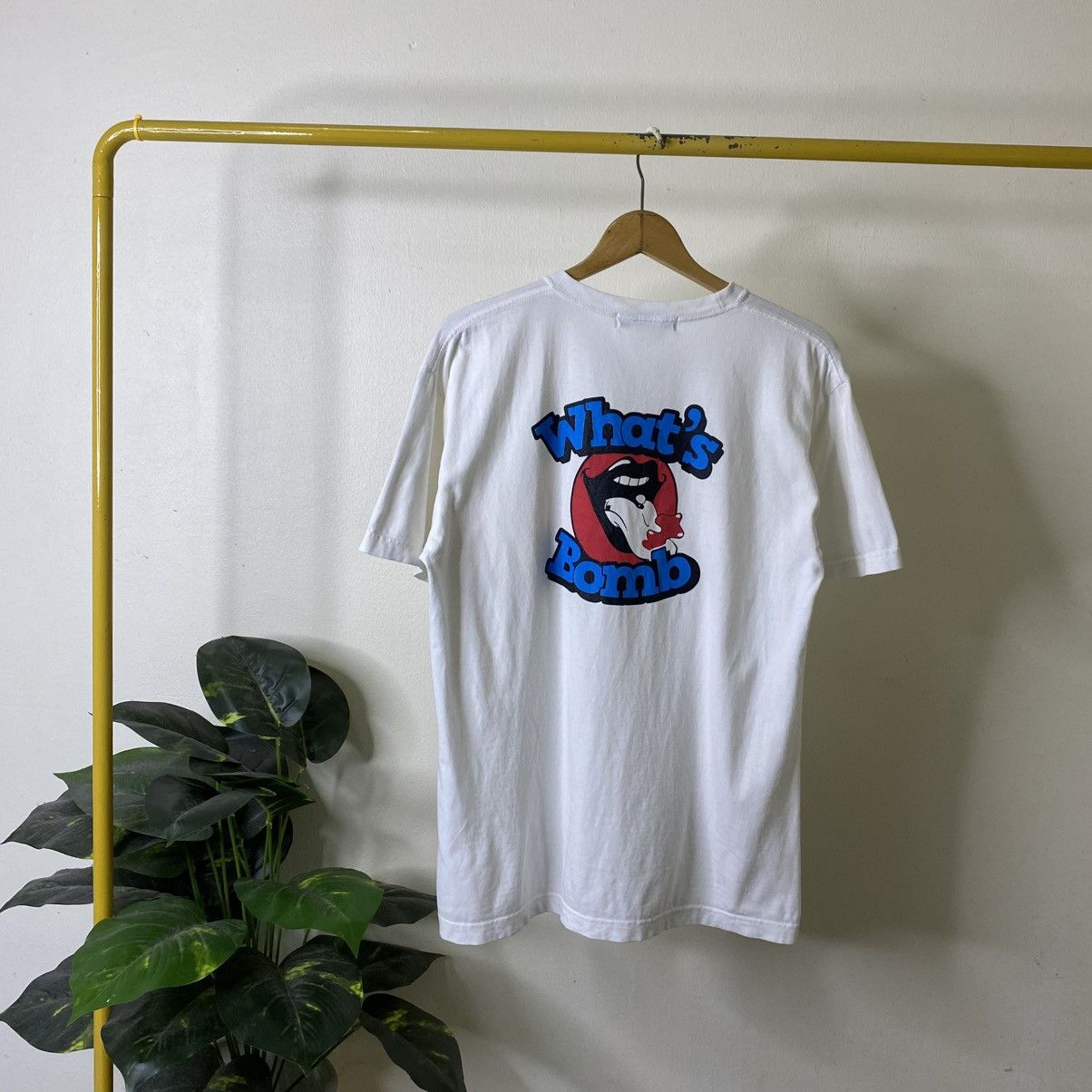 Japanese Brand Amaryllis Bomb White T Shirt Size US L / EU 52-54 / 3 - 1 Thumbnail