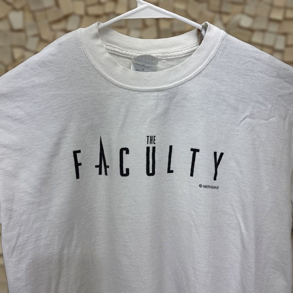 Gildan VINTAGE The Faculty Movie Promo Shirt XL White Knit Crew Neck Unisex Adults 90s Horror Limited Edition Fans Size US XL / EU 56 / 4 - 1 Thumbnail