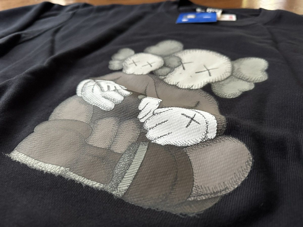 Kaws × Uniqlo 3XL Kaws Long Sleeve Sweatshirt Uniqlo UT Black Changbai Size US XXL / EU 58 / 5 - 10 Thumbnail