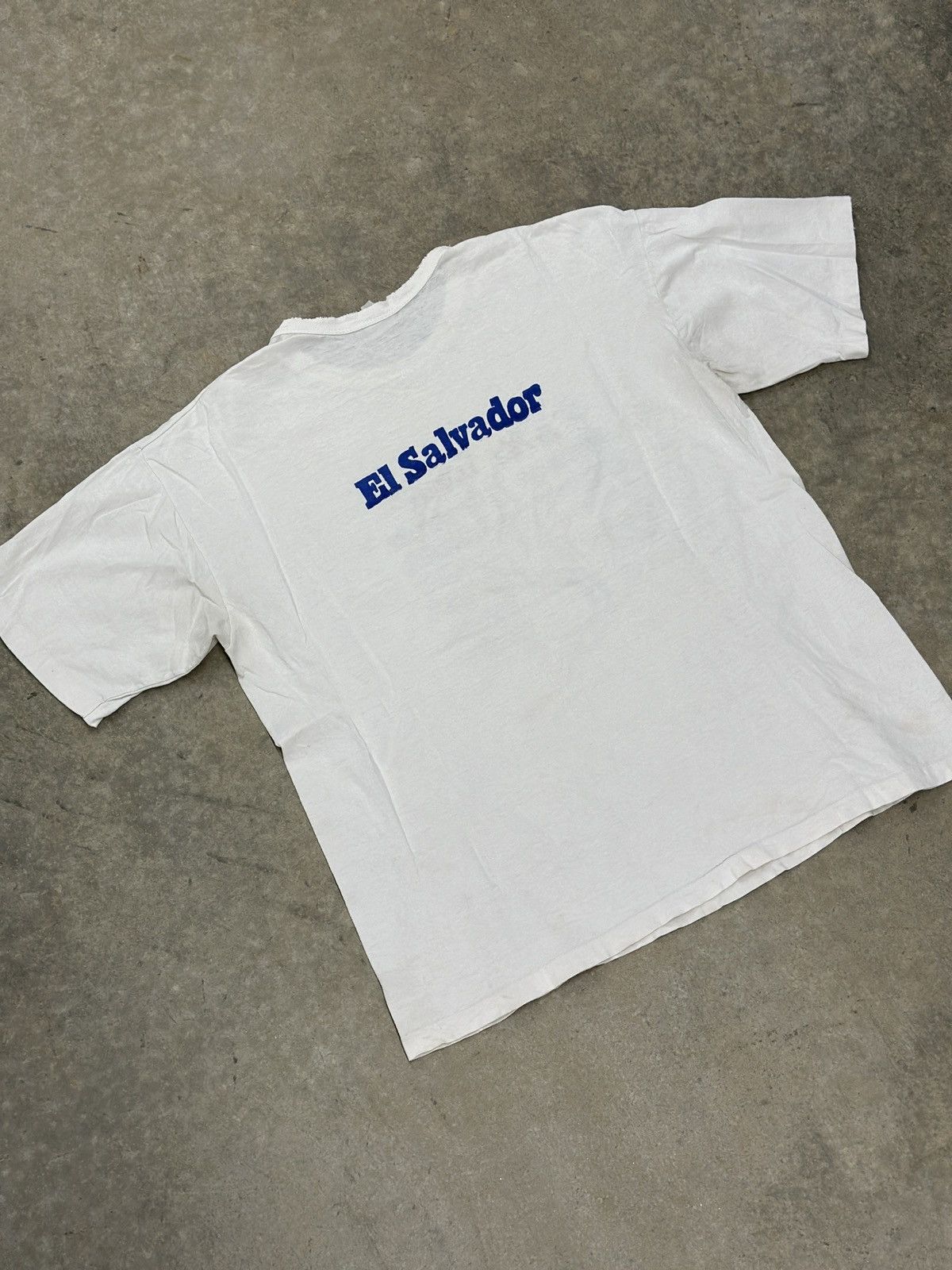 Vintage VTG El Salvador Tee Size US XL / EU 56 / 4 - 2 Thumbnail
