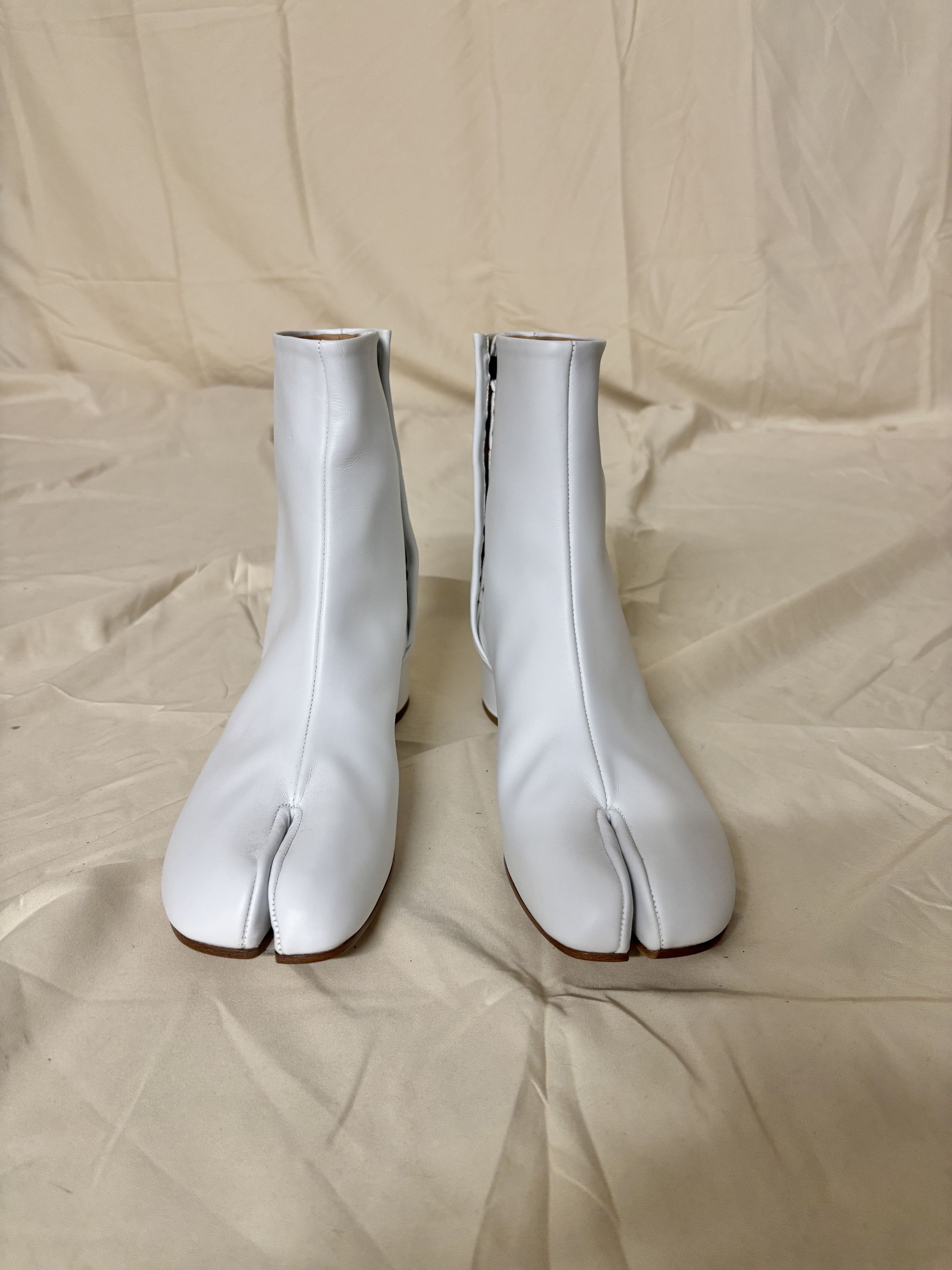Maison Margiela Margiela white tabi boot Size US 10 / IT 40 - 3 Thumbnail