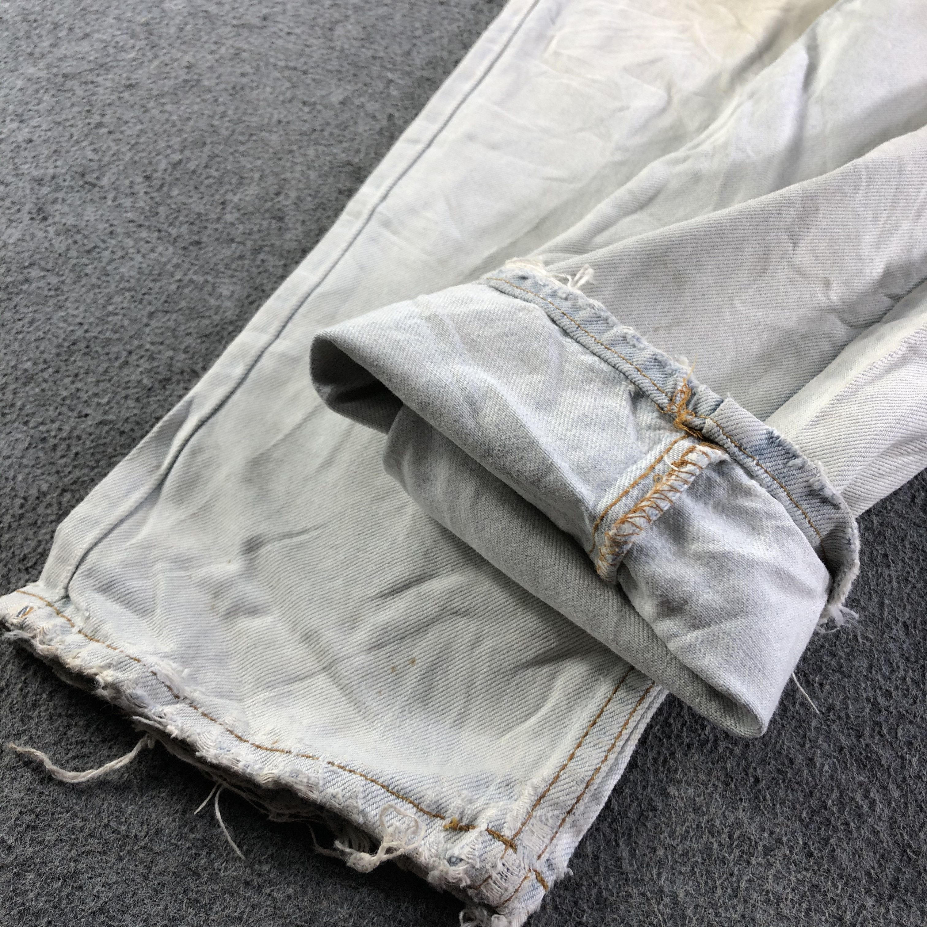 Levi's Vintage Light Wash Levis Jeans-J3955 Size US 29 - 7 Thumbnail