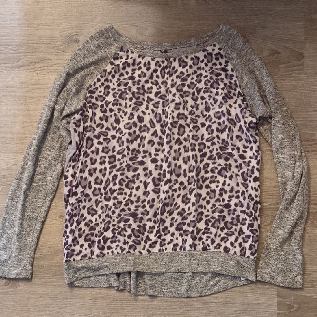 Other Kut From The Kloth Gray Cheetah Print Long Sleeve Top Sz. XL Size XL / US 12-14 / IT 48-50 - 2 Thumbnail