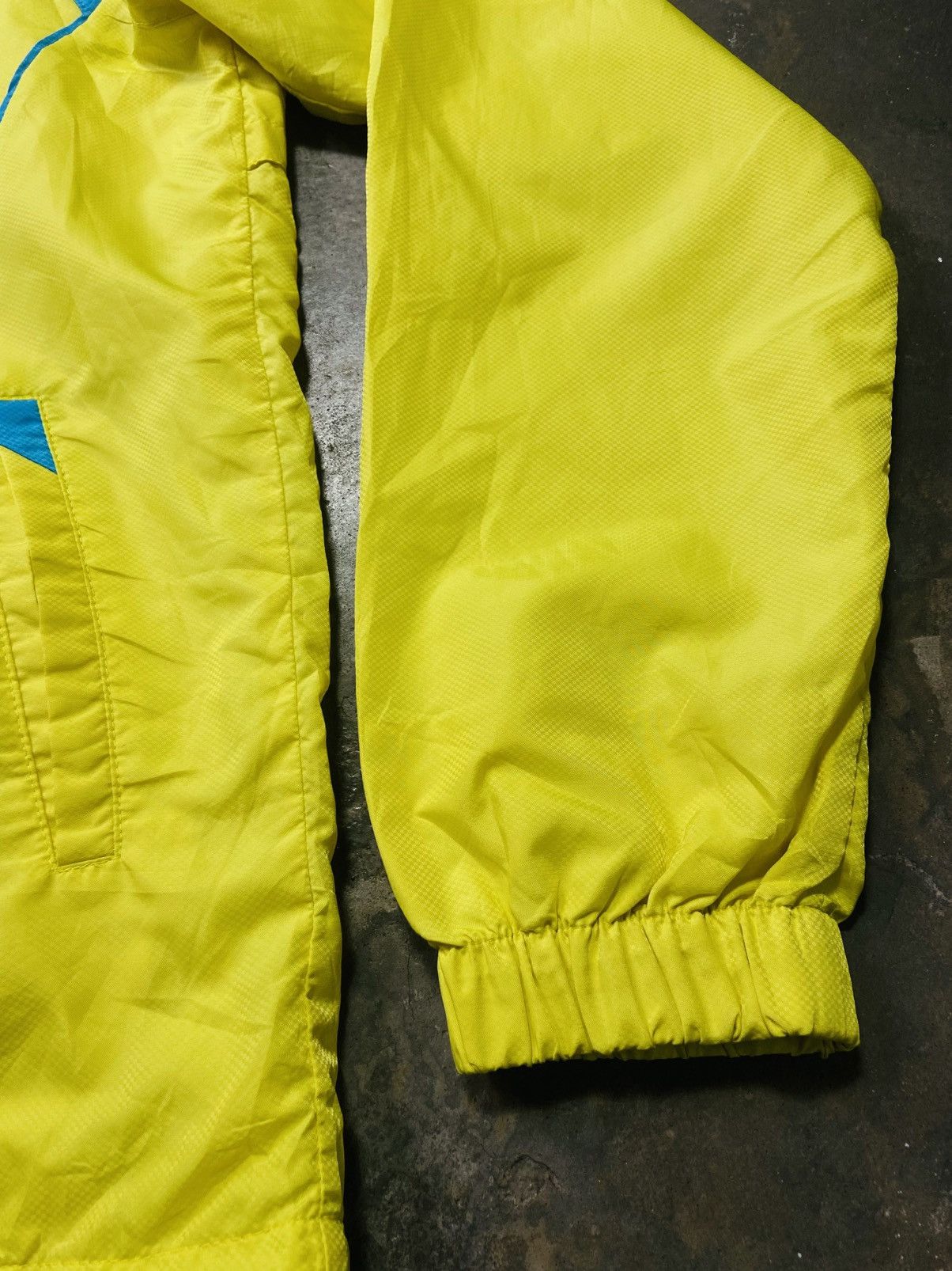 Asics Vintage Asics Windbreaker Light Jacket Size US L / EU 52-54 / 3 - 6 Thumbnail