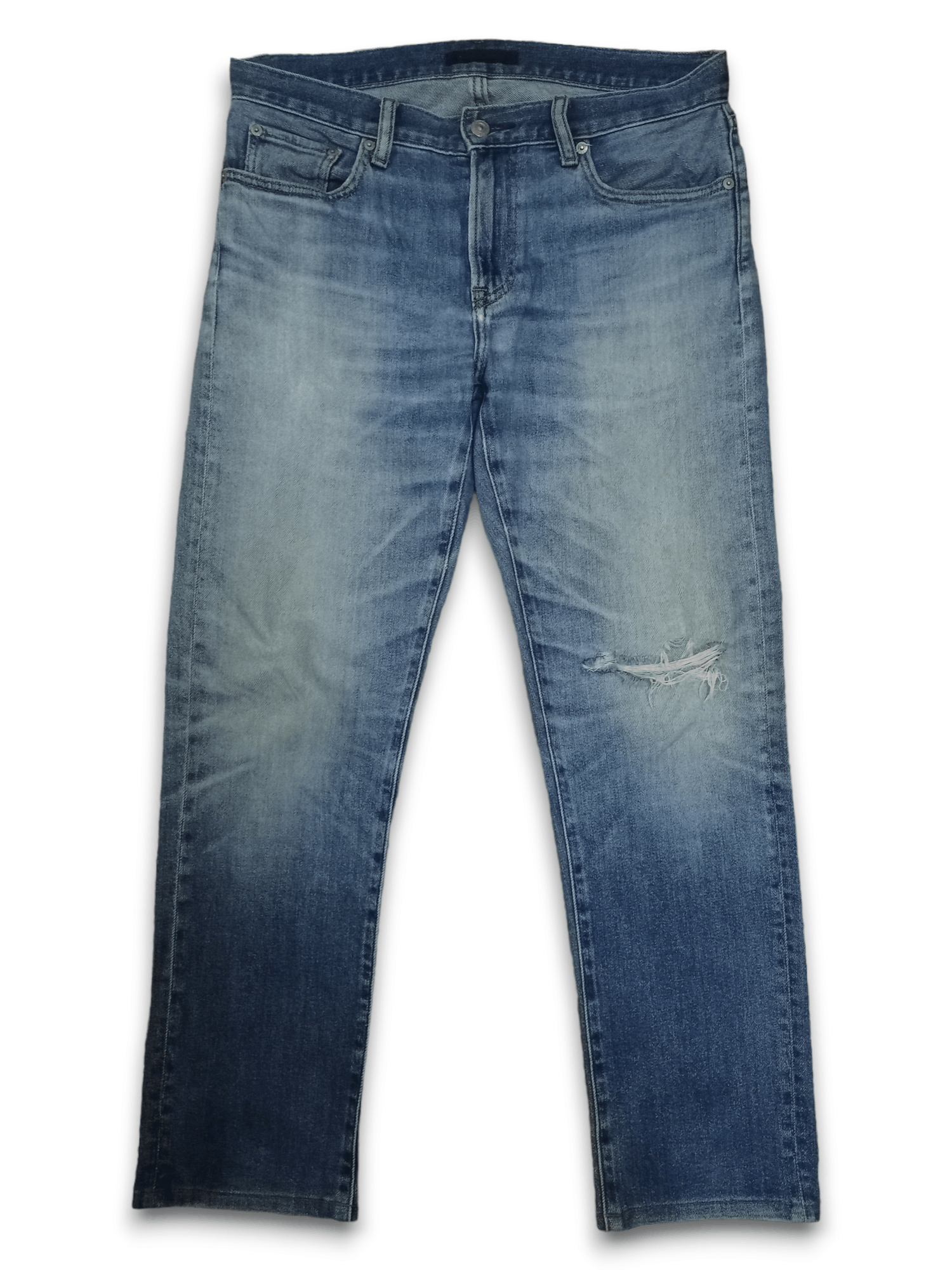 Image of Vintage Uniqlo Blue Wash Classic Style Distressed Jeans, Men's (Size 33)