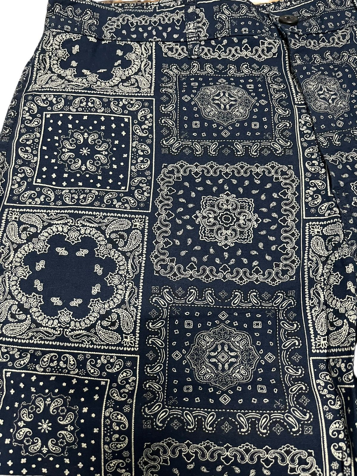 GU × Japanese Brand BANDANA FULL PRINT SHORT PANTS Size US 34 / EU 50 - 4 Thumbnail