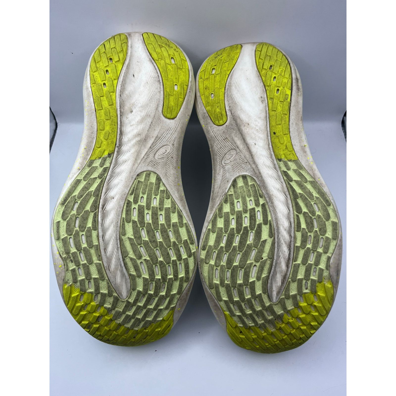 Asics Asics Gel Nimbus 26 Light Celadon Safety Yellow Running 9.5" Size US 9.5 / IT 39.5 - 8 Thumbnail