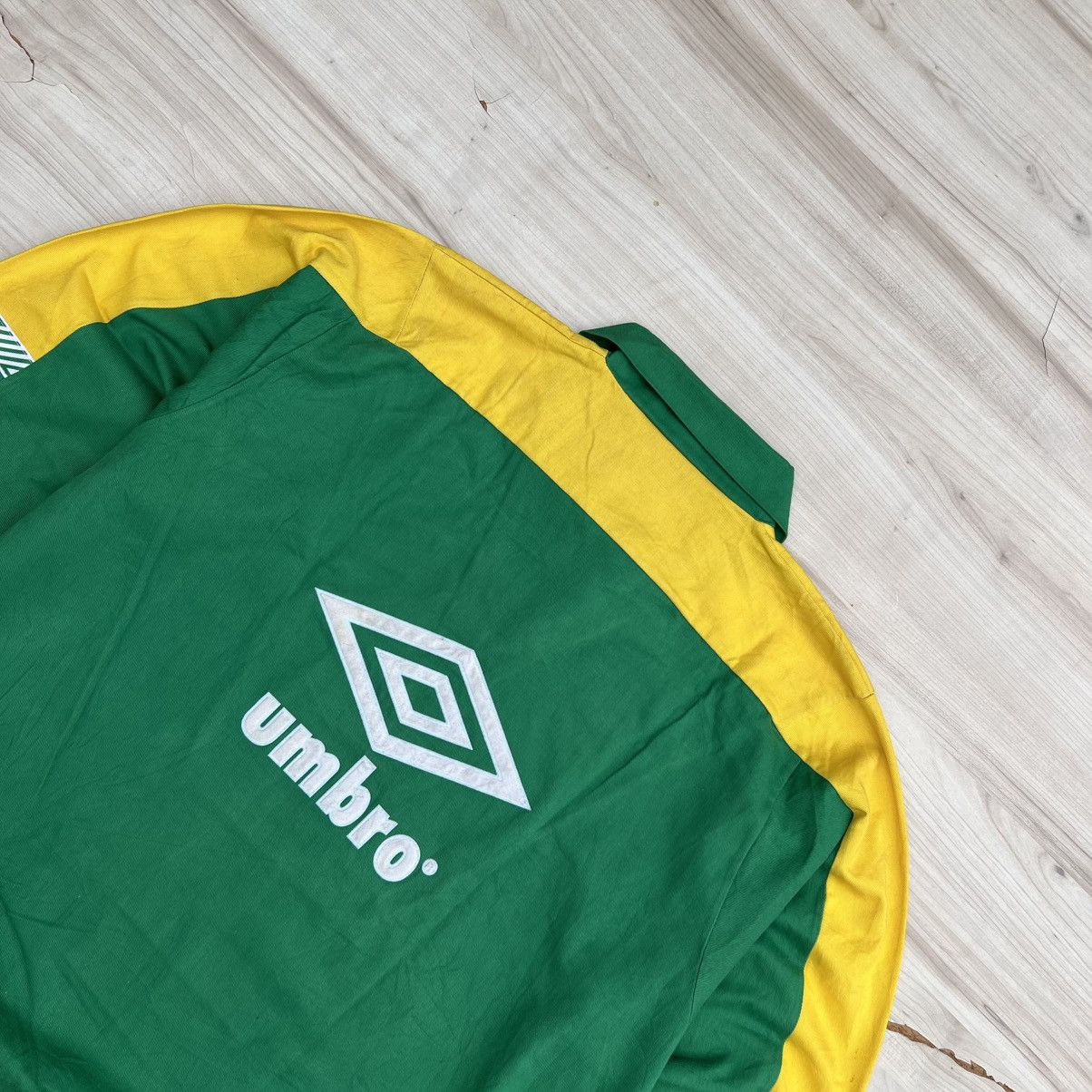 Umbro Celtic FC Umbro Drill/Training Top 1990-1992. Size US L / EU 52-54 / 3 - 7 Thumbnail
