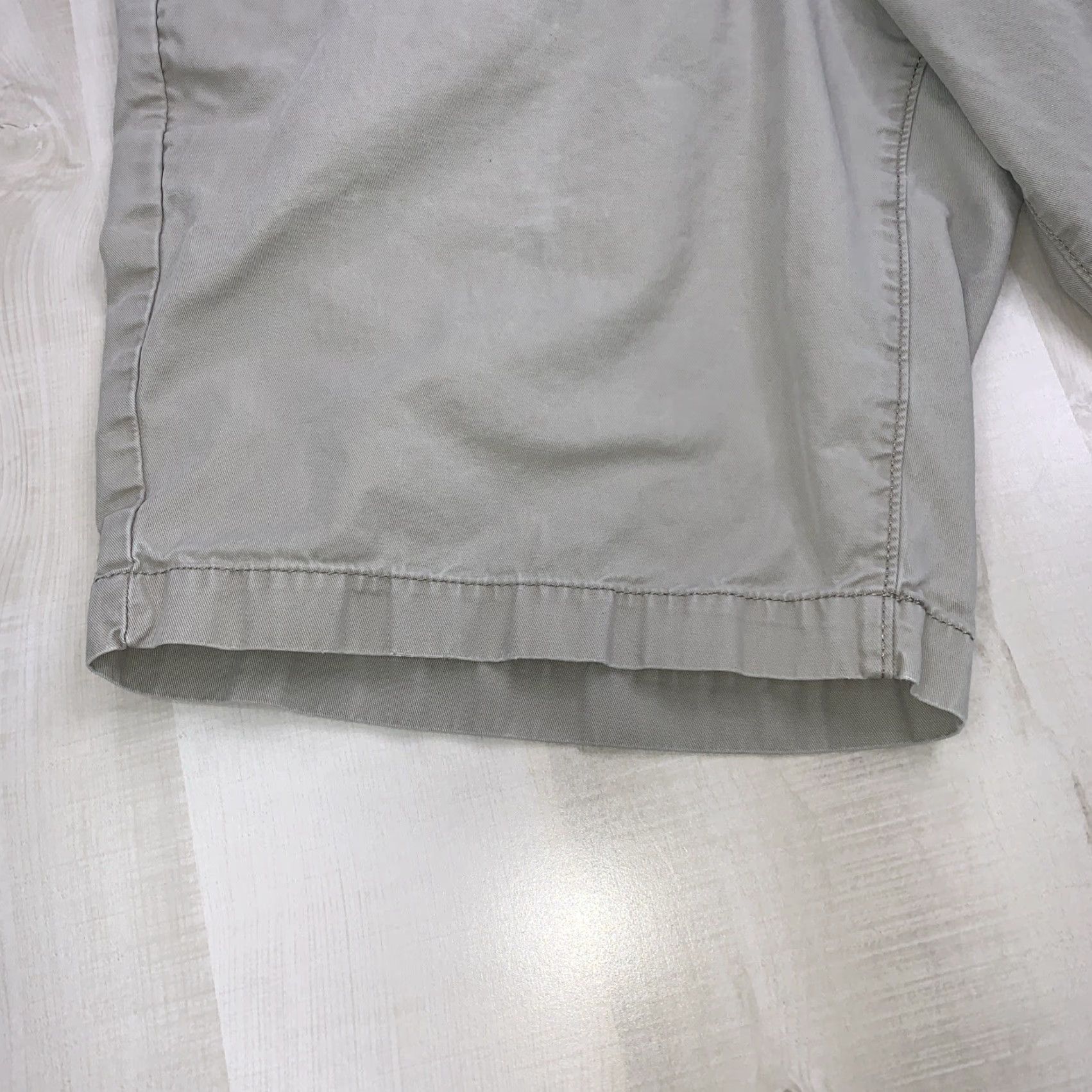 Gap Gap Classic Khaki Shorts 100% Cotton Above The Knee Mens 31 Shorts-13031 Size US 31 - 5 Thumbnail