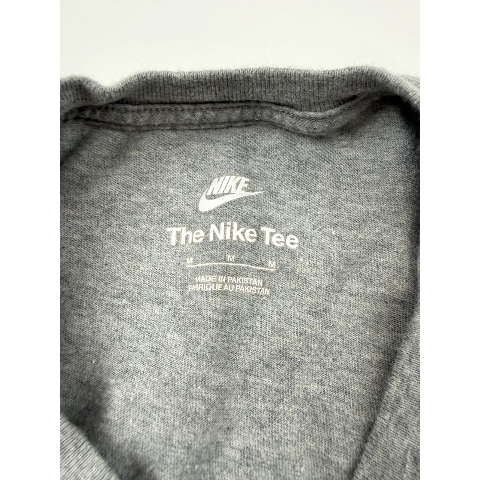 Nike Nike Shirt Mens M Heather Gray Graphic Sports Logo Tee Swoosh Athletic Club Size US M / EU 48-50 / 2 - 5 Thumbnail