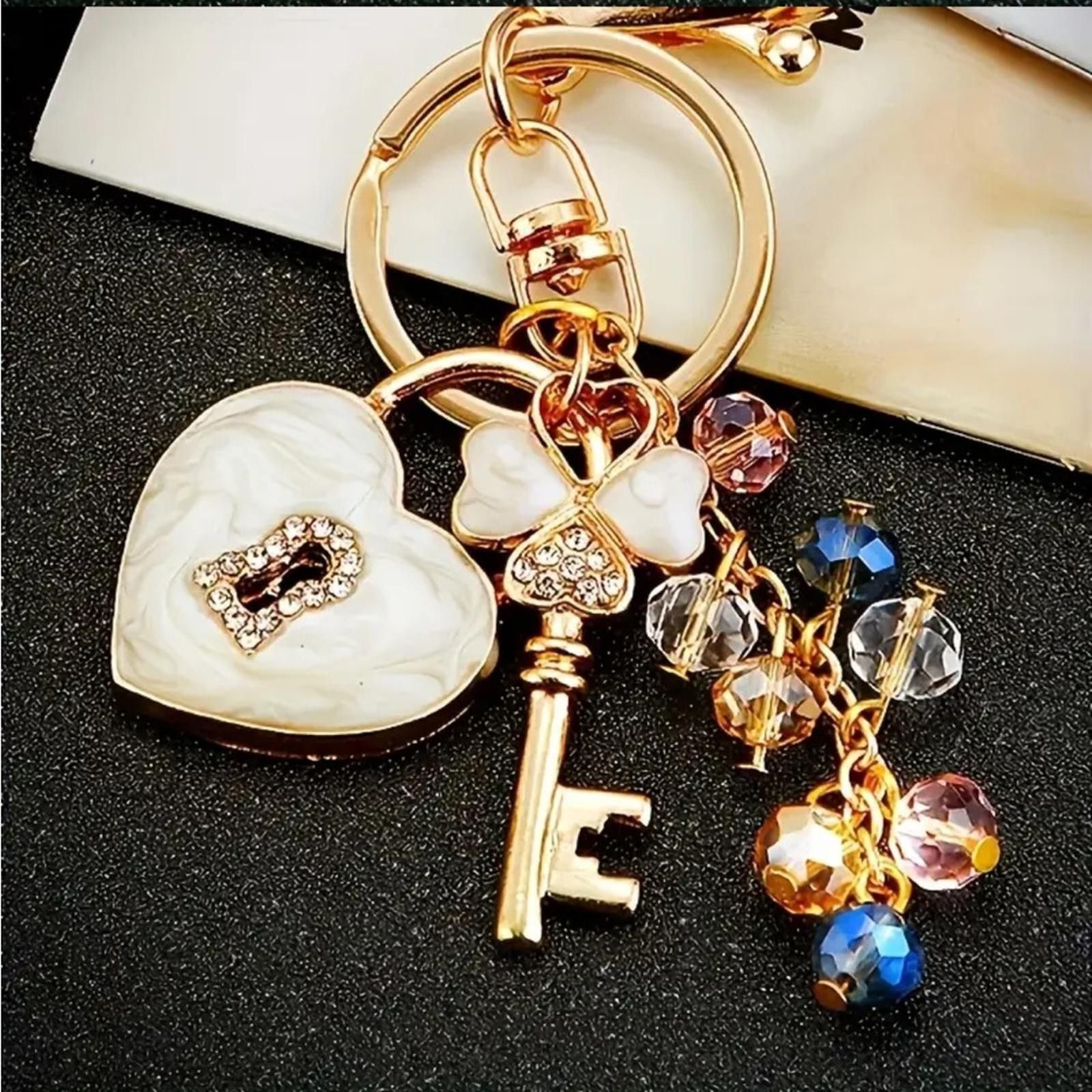 Designer Gold and White Heart Keychain with Charms NWT Size ONE SIZE - 3 Thumbnail