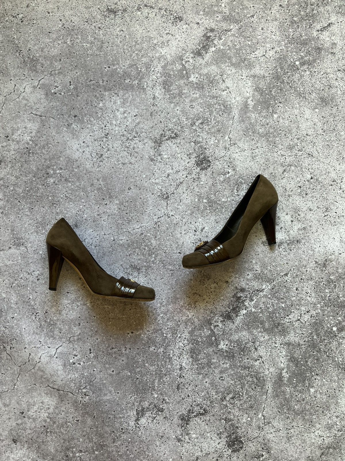Gucci × Tom Ford × Vintage Vintage Gucci Olive Suede Heels Designer Italy Size US 7 / IT 37 - 2 Thumbnail
