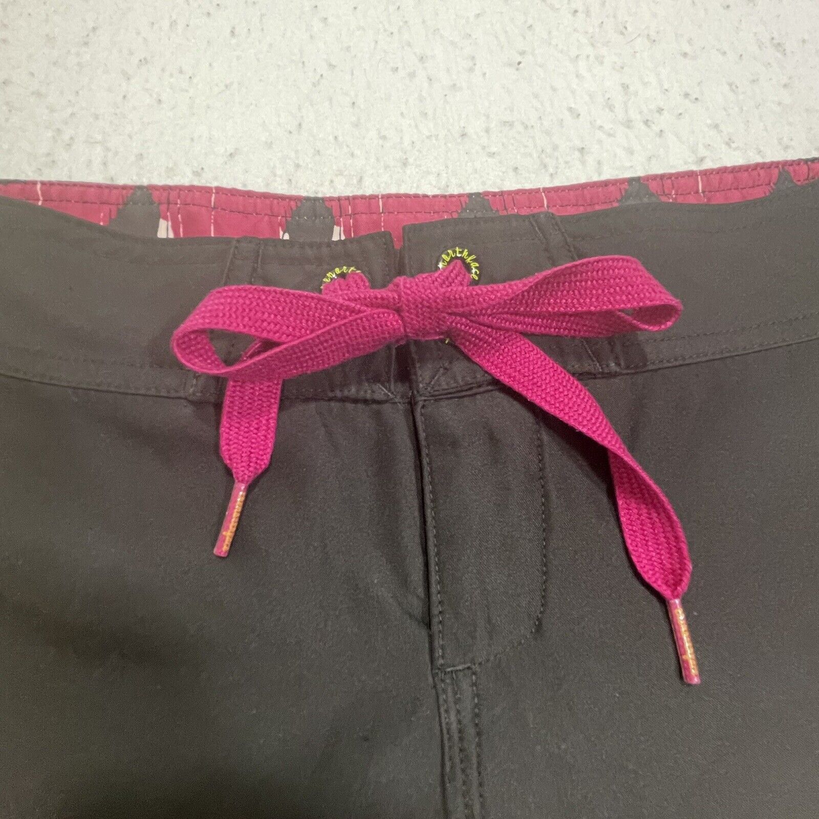 The North Face The North Face Short 3" Inseam Athletic Neon Shorts Size 27" / US 4 / IT 40 - 2 Thumbnail