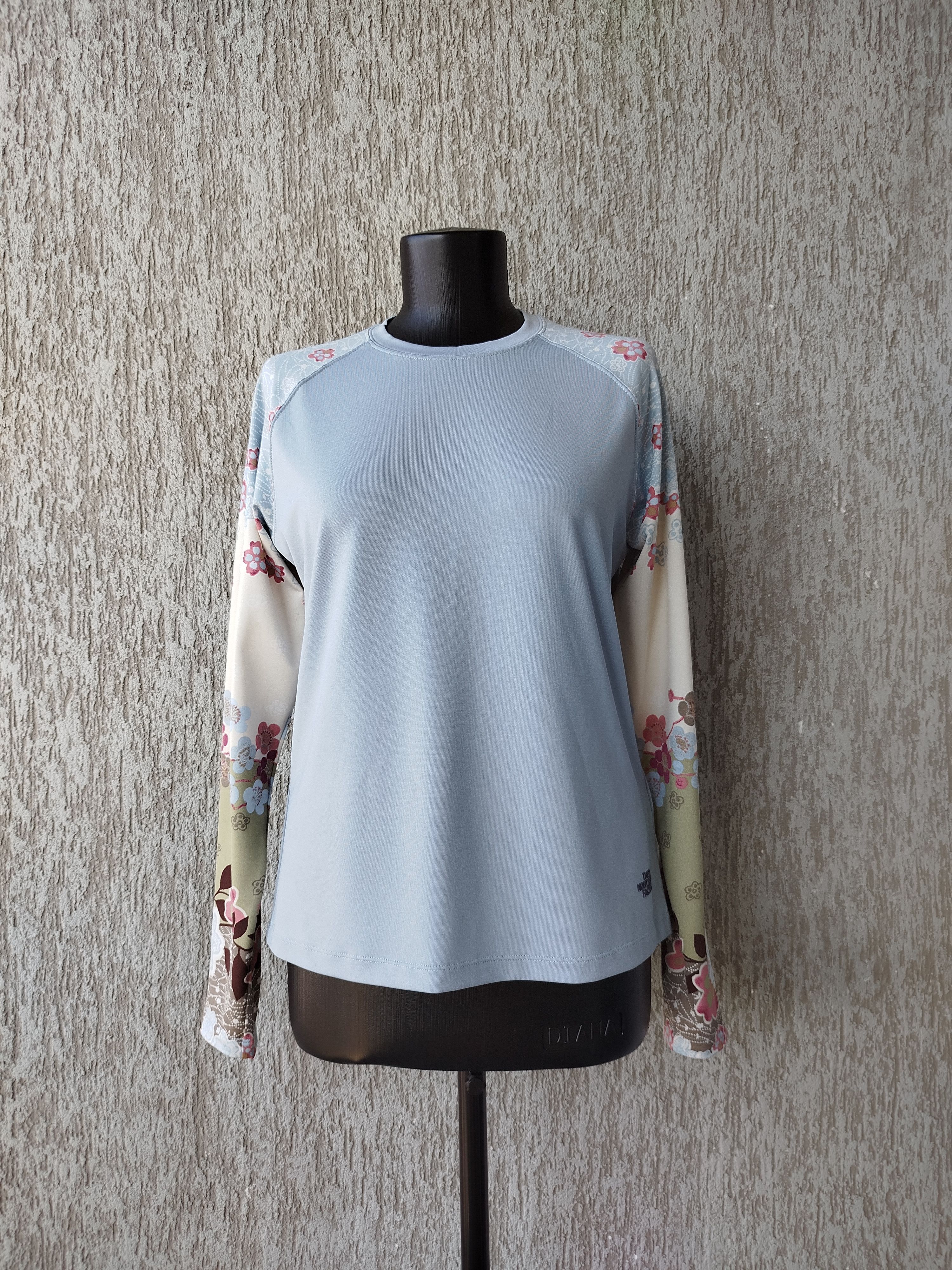 The North Face Womens Top Long Sleeve Blue Floral Lersey VaporWick Size L / US 10 / IT 46 - 2 Thumbnail