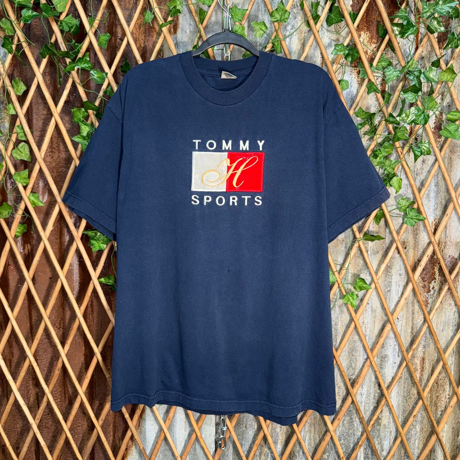Tommy Hilfiger Vintage Y2K Tommy Hilfiger sports embroidered 1990s t-shirt Size US XL / EU 56 / 4 - 1 Thumbnail