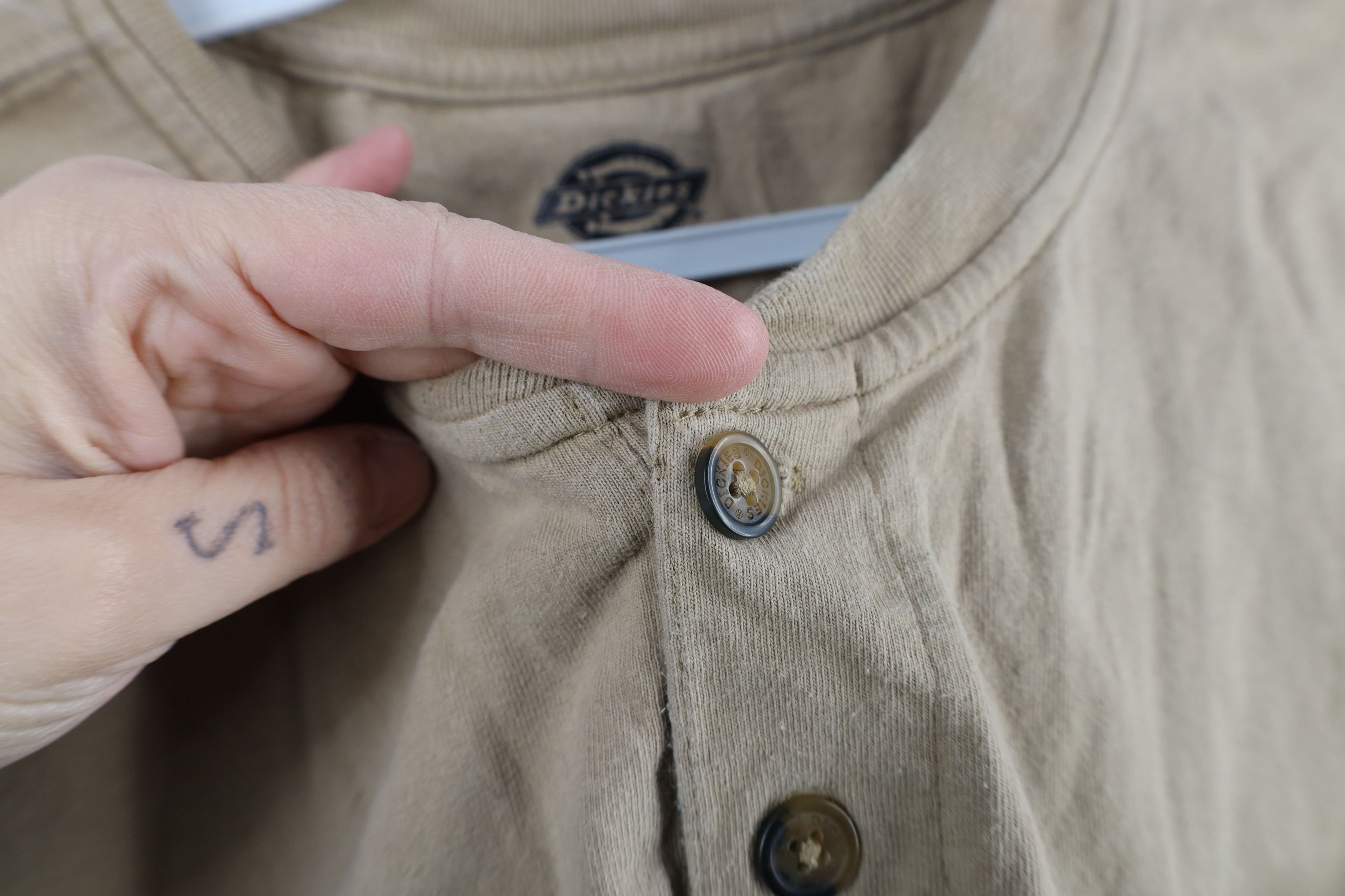 Dickies × Vintage Vintage Y2K Dickies Workwear Henley T-Shirt Beige Cotton Size US XL / EU 56 / 4 - 6 Thumbnail