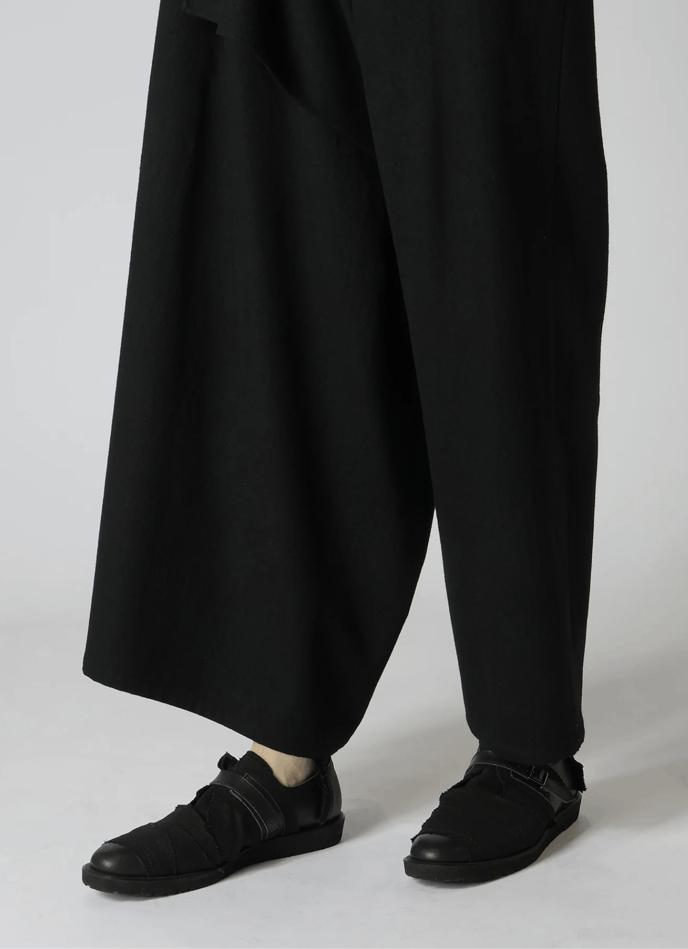 Yohji Yamamoto Yohji Yamamoto Collections - WOOL GATHERED WRAP PANTS Size 26" / US 2 / IT 38 - 13 Thumbnail