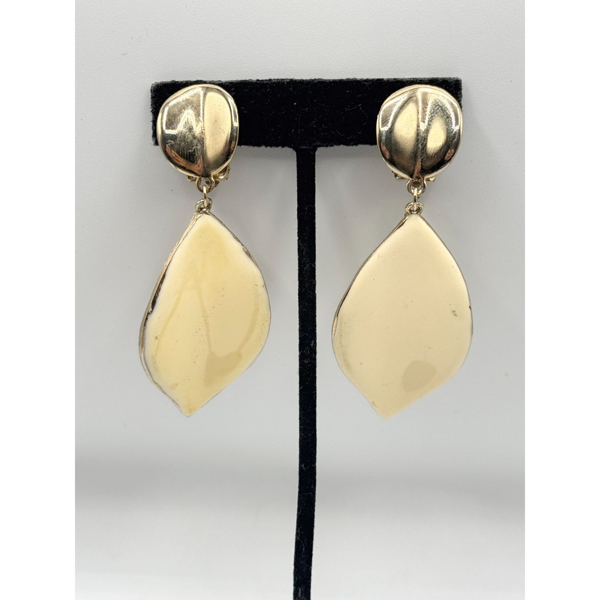 Vintage Vintage white enamel dangle drop earrings Size ONE SIZE - 2 Thumbnail