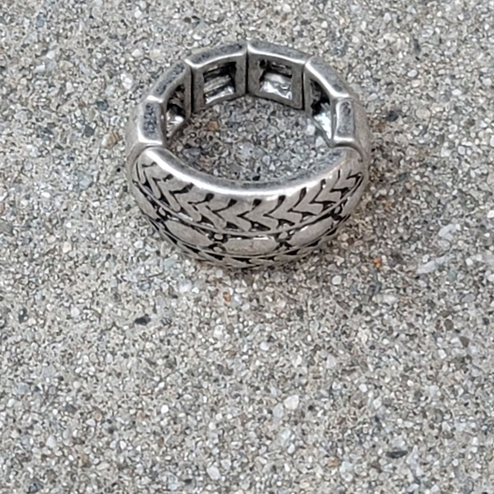 The Unbranded Brand Premier Designs Silver Tone Elastic Band Ring Size ONE SIZE - 3 Thumbnail