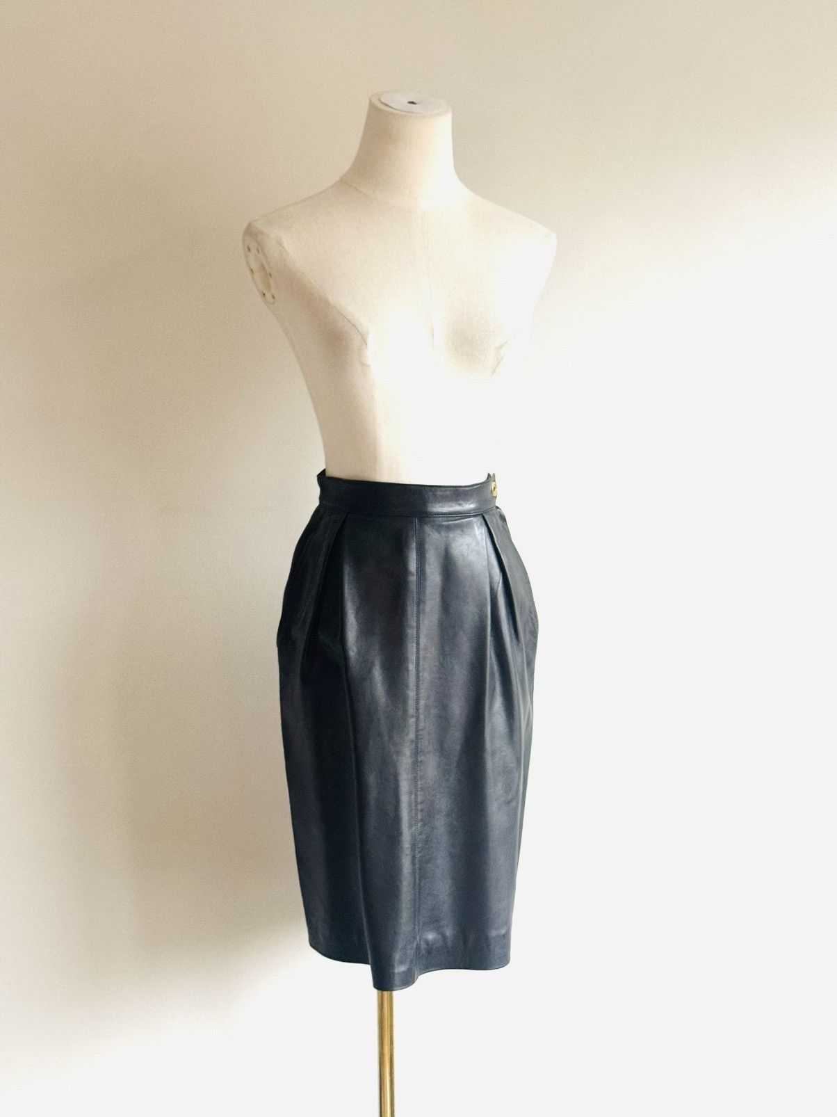 Yves Saint Laurent Vintage Yves Saint Laurent Rive Gauche Leather mini skirt Size 26" / US 2 / IT 38 - 11 Thumbnail