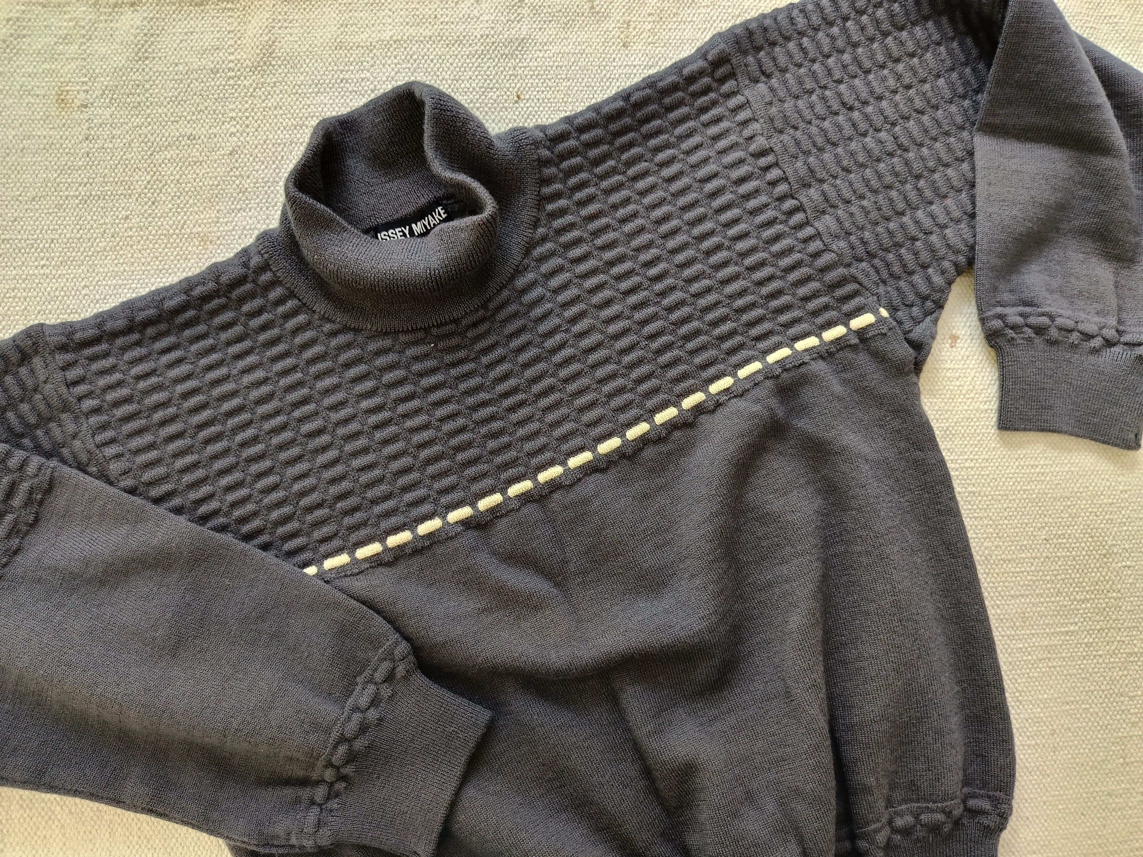 Issey Miyake Issey Miyake Japan 90s wool gray turtle neck sweater medium Size US S / EU 44-46 / 1 - 12 Thumbnail