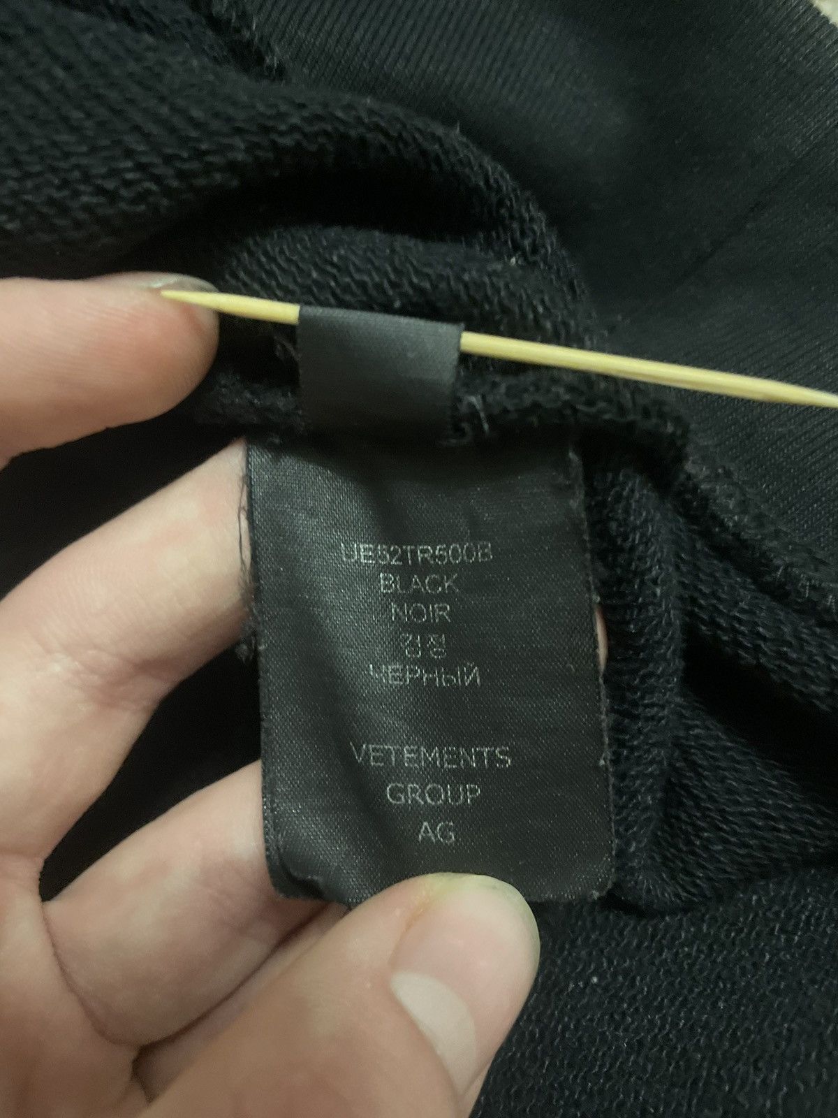 Balenciaga × Vetements Vetements metal patch world tour 2033 Size US L / EU 52-54 / 3 - 3 Thumbnail