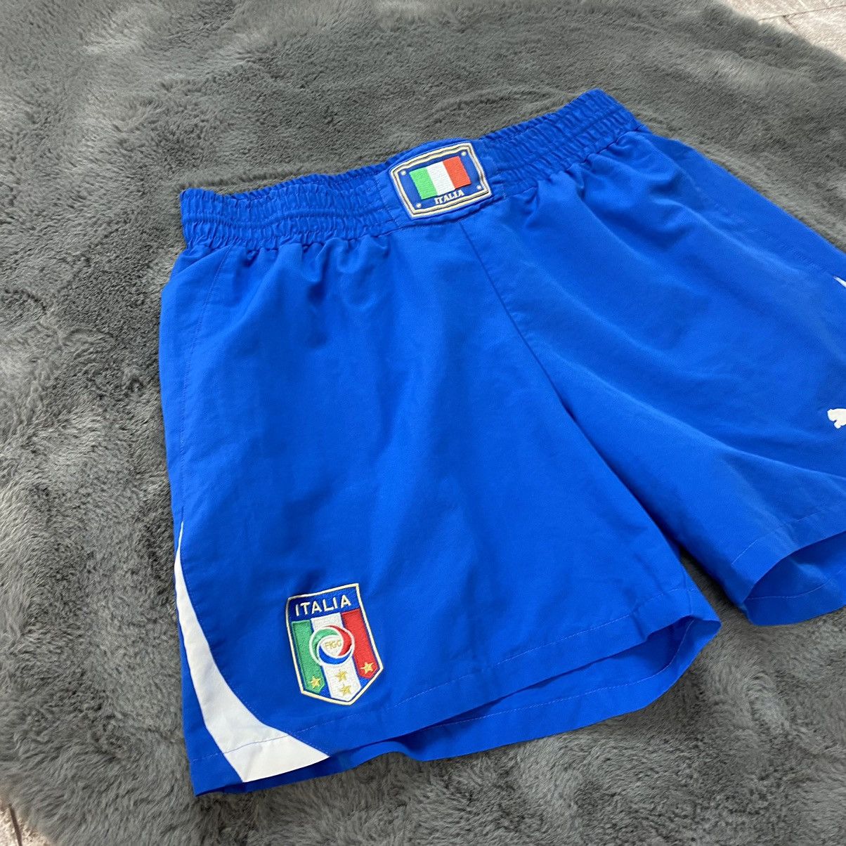 Puma × Vintage Italy Vintage Home Football Soccer Shorts Blue Puma Men Size US 36 / EU 52 - 3 Thumbnail