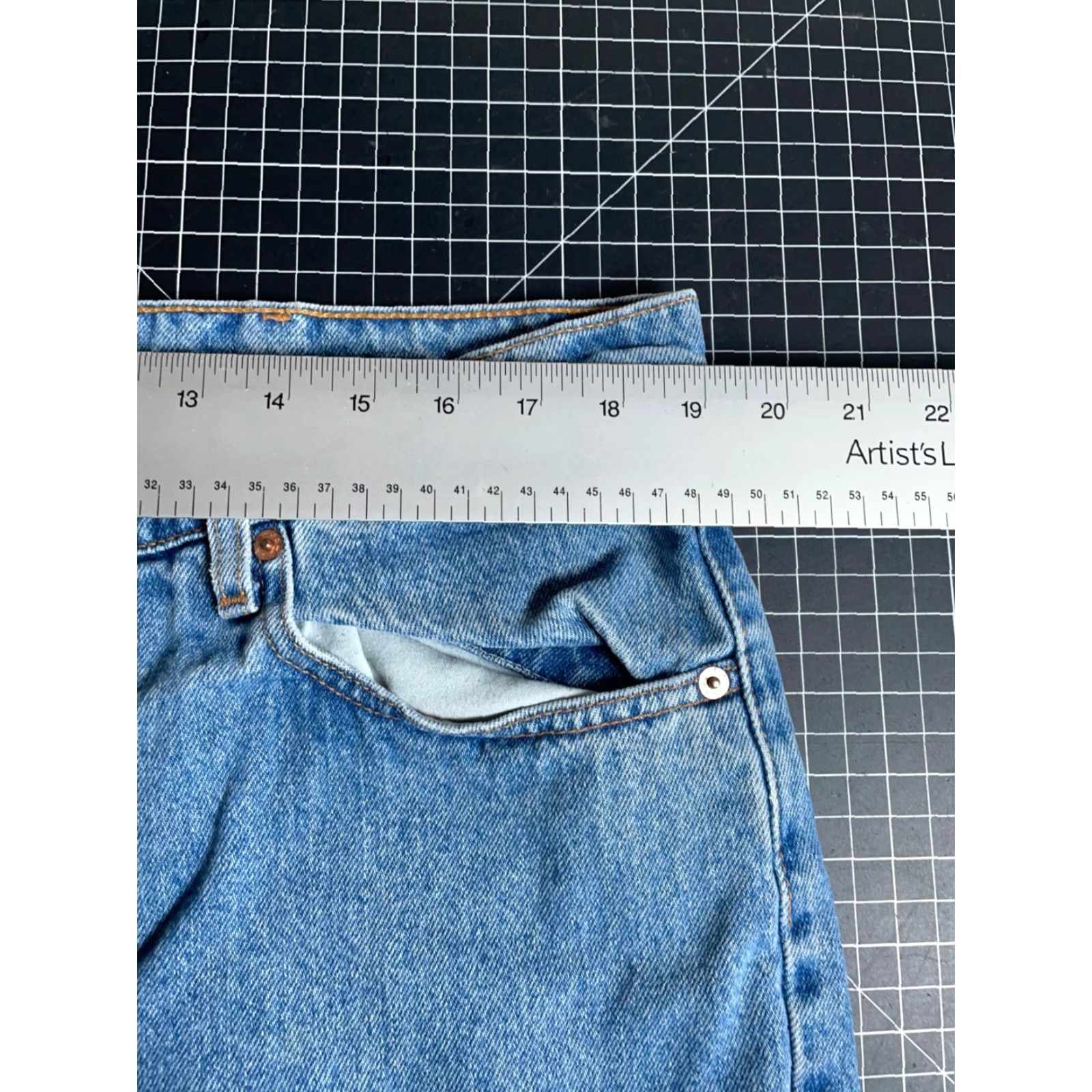 Levi's VINTAGE Levi's 550 Jeans Mens 38 x 29 Blue Denim 90s Retro Relaxed Fit 40/30 Batwing Tag Size US 38 / EU 54 - 6 Thumbnail