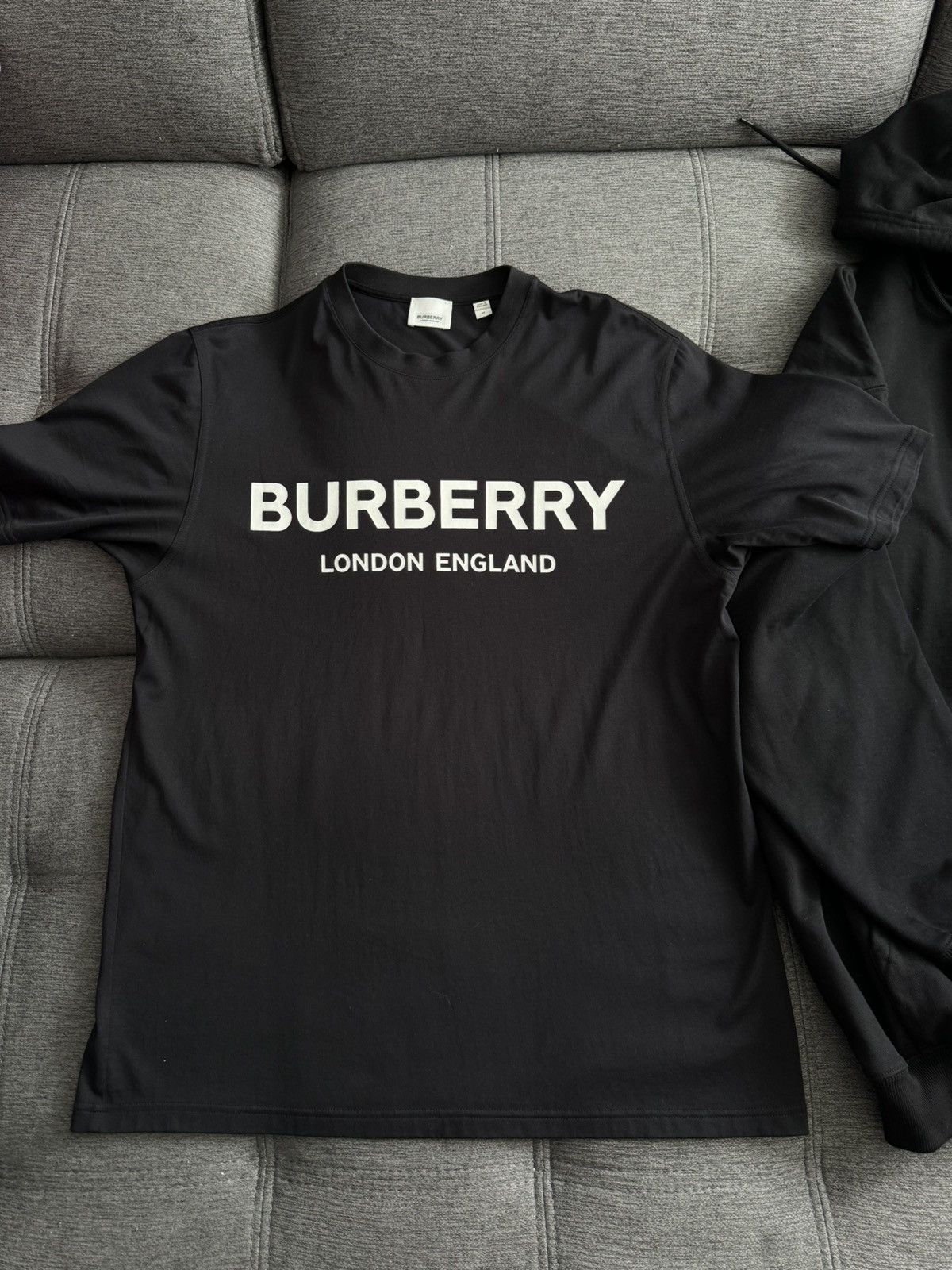 Burberry London Tee size M