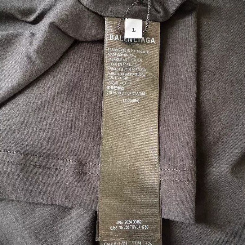 Balenciaga Balenciaga Explosions letter Logo pattern round neck short Size US L / EU 52-54 / 3 - 4 Thumbnail