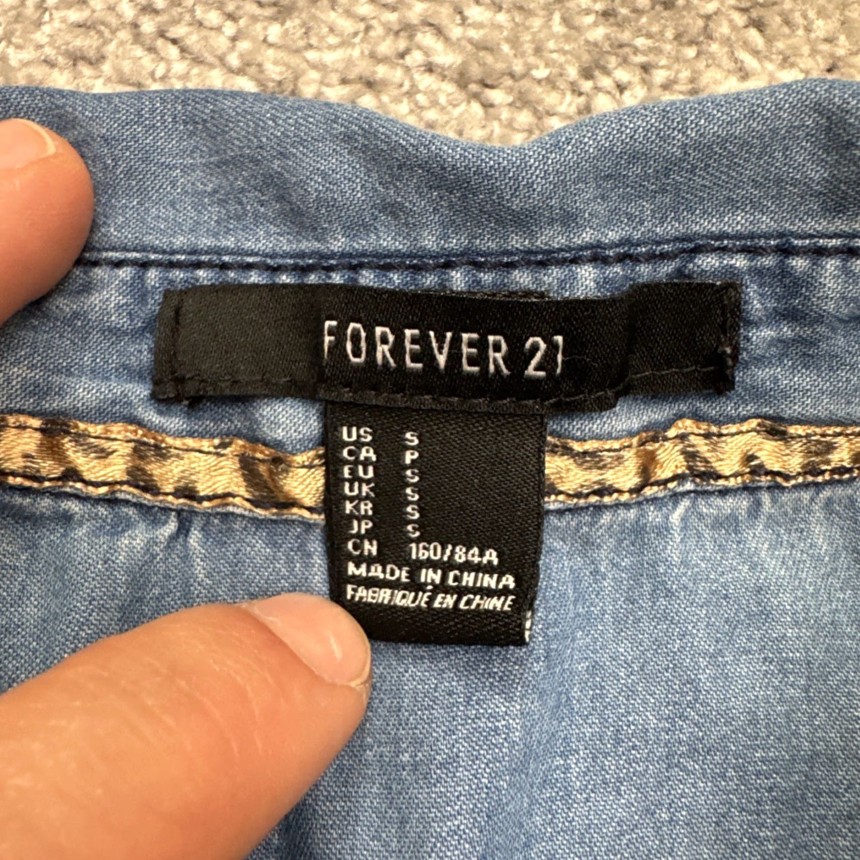 Forever 21 VINTAGE Forever 21 Denim Shirt Womens Small Chambray Button-Up Long Sleeve Casual Classic 90s Blue Size S / US 4 / IT 40 - 7 Thumbnail