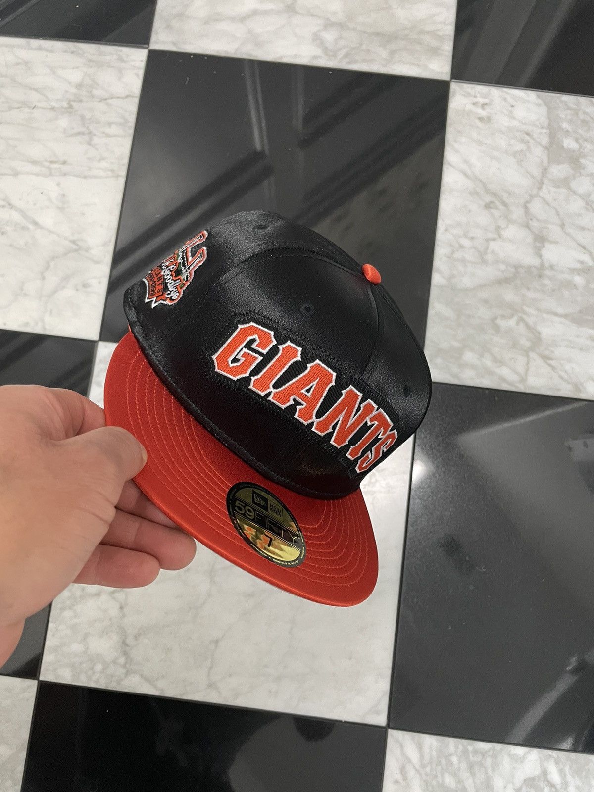 New Era 🔥 Exclusive Satin Giants fitted size 7 Size ONE SIZE - 1 Thumbnail