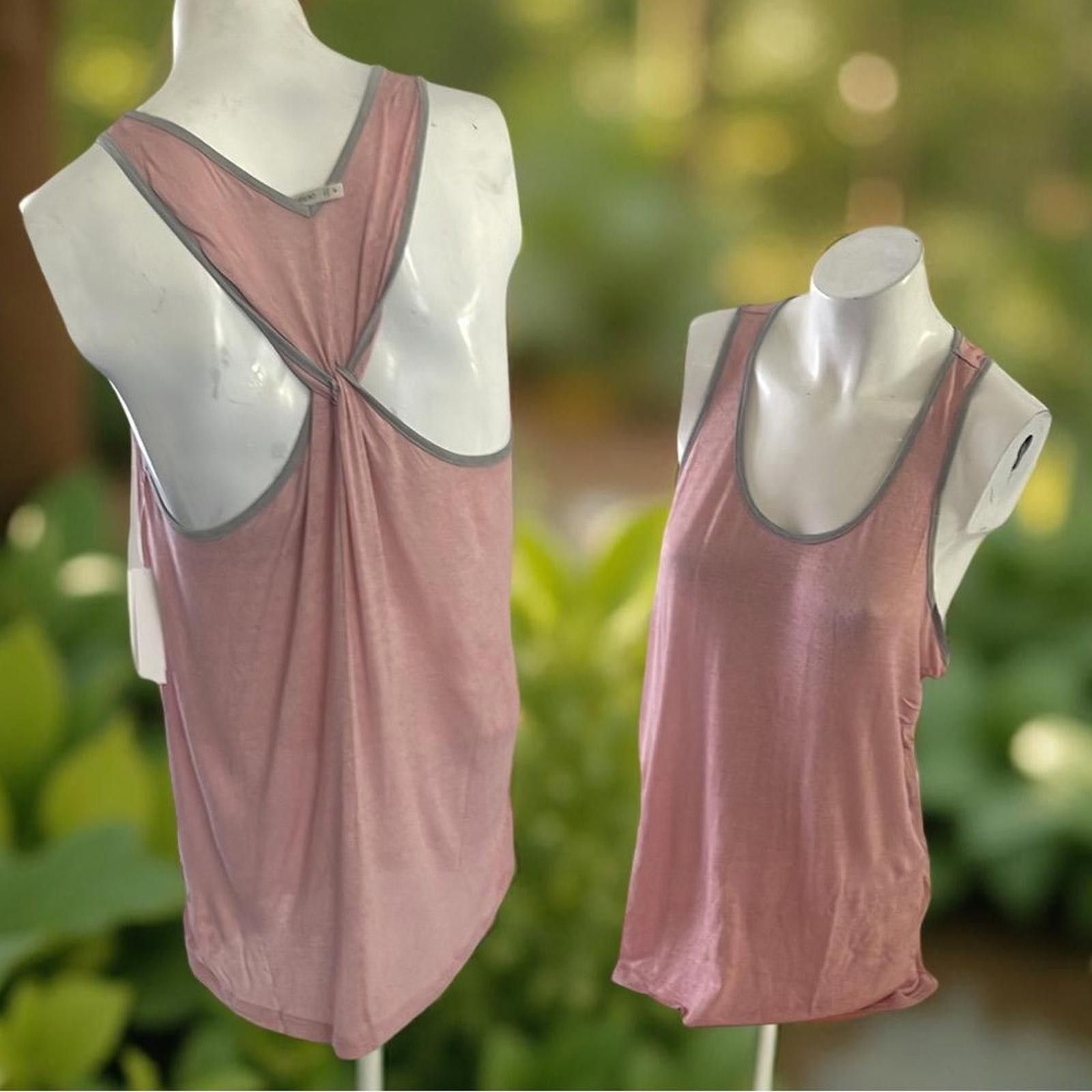 Other 2 Pack Women's Pink light and airy Yoga tank top NWT Size M / US 6-8 / IT 42-44 - 1 Thumbnail