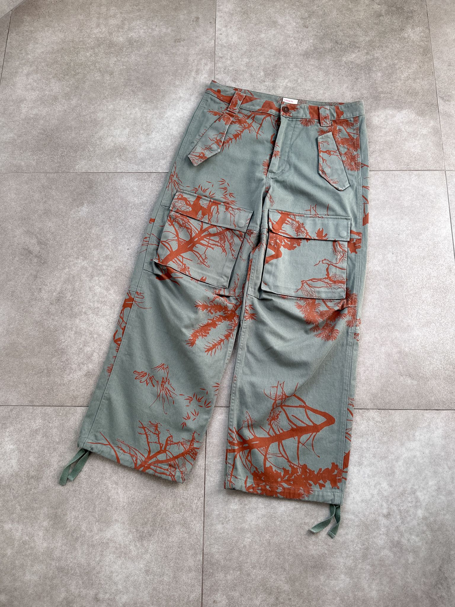 H&M H&M Japanese Style Cargo Pants Size US 32 / EU 48 - 1 Thumbnail